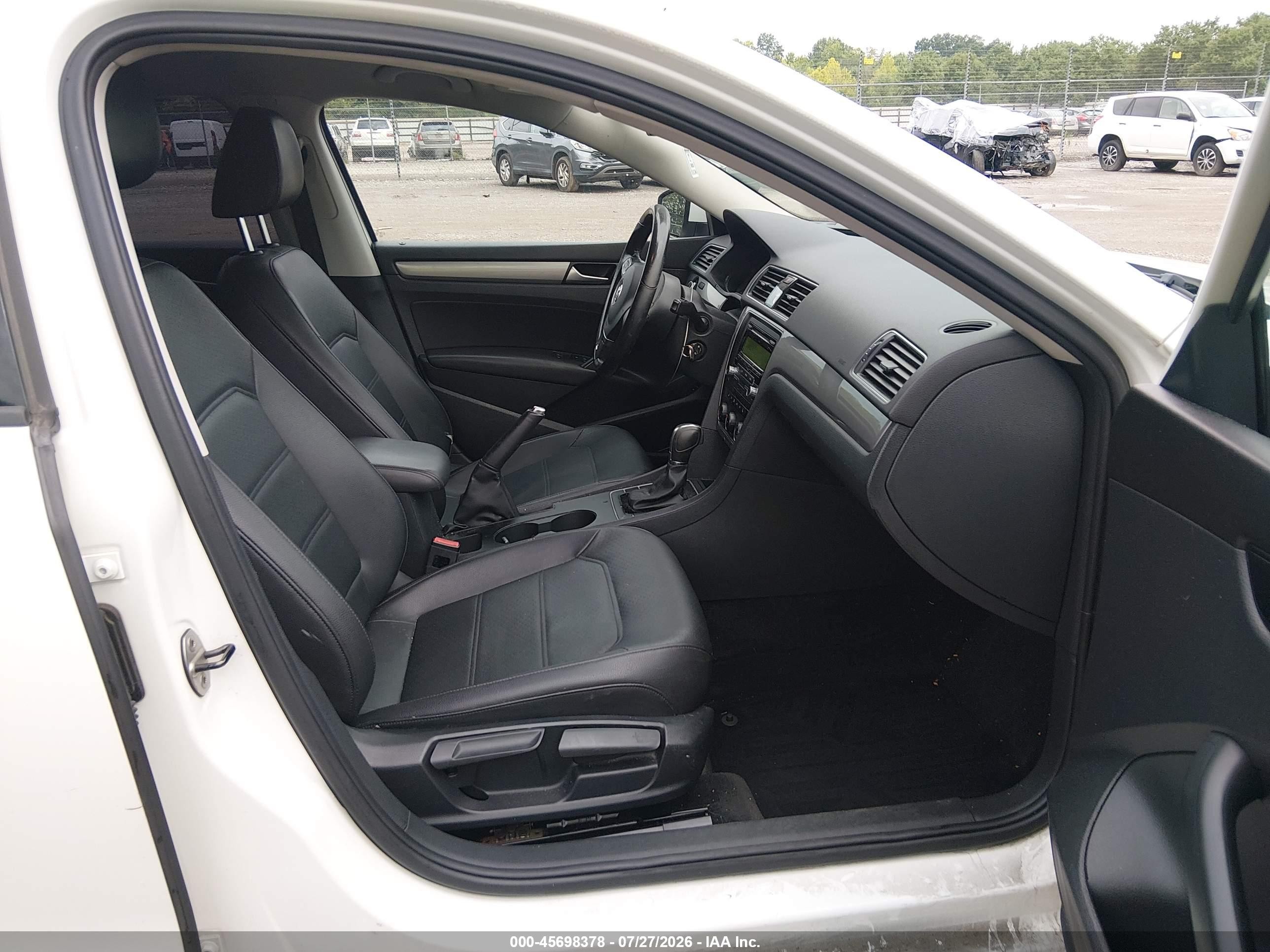 2014 Volkswagen Passat 1.8t Wolfsburg Edition White vin: 1VWAS7A3XEC104806