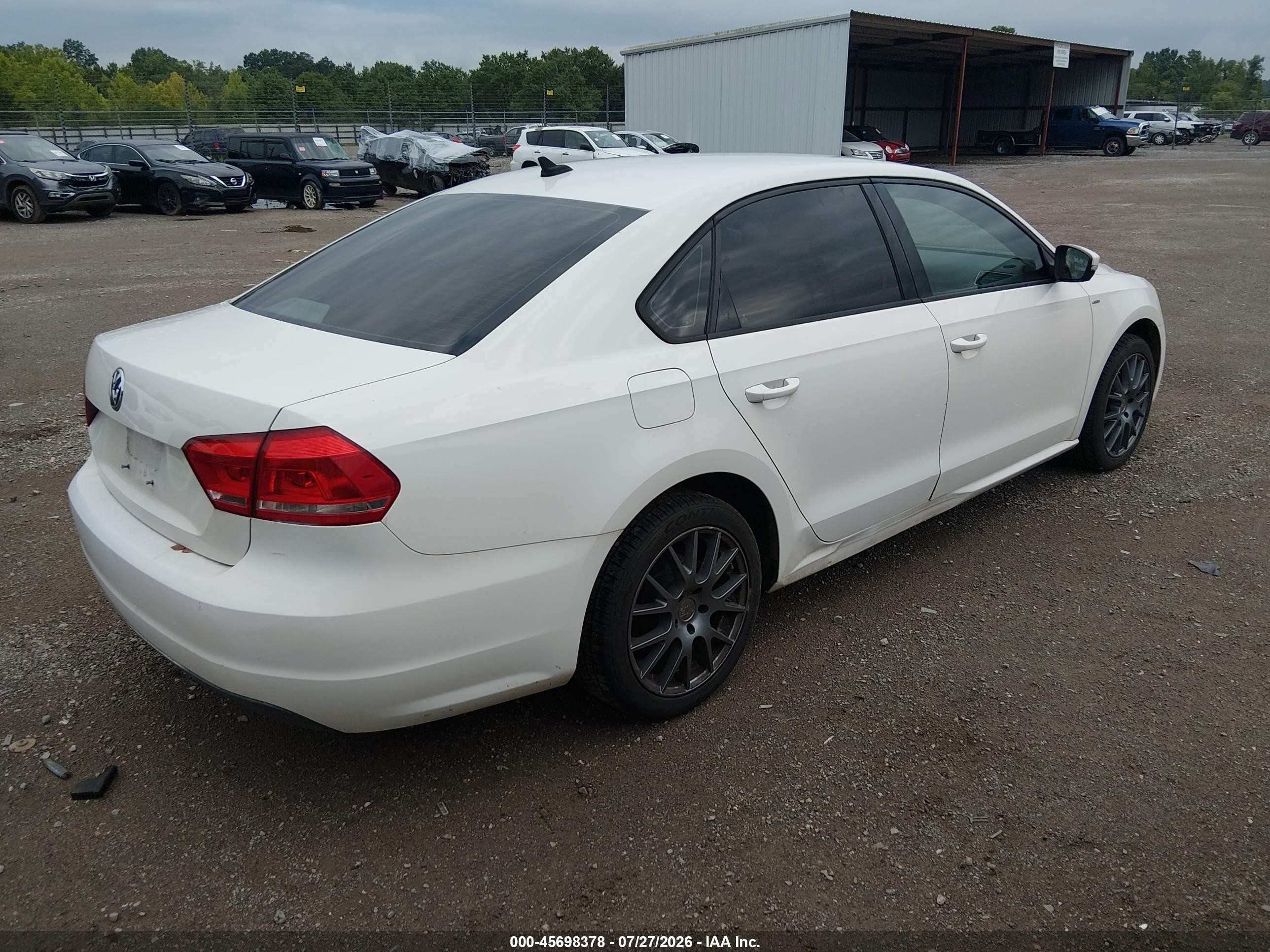 2014 Volkswagen Passat 1.8t Wolfsburg Edition White vin: 1VWAS7A3XEC104806