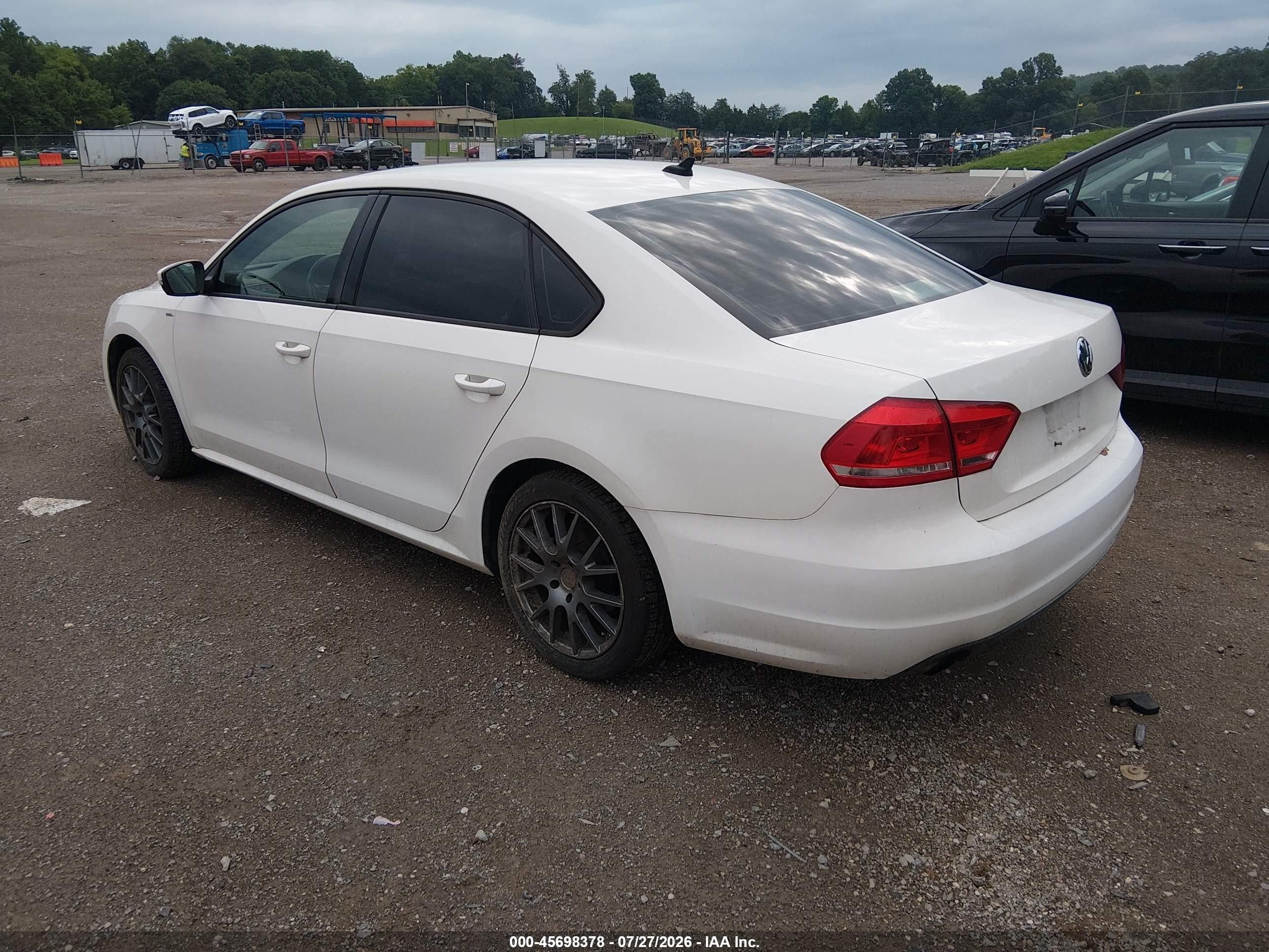 2014 Volkswagen Passat 1.8t Wolfsburg Edition White vin: 1VWAS7A3XEC104806