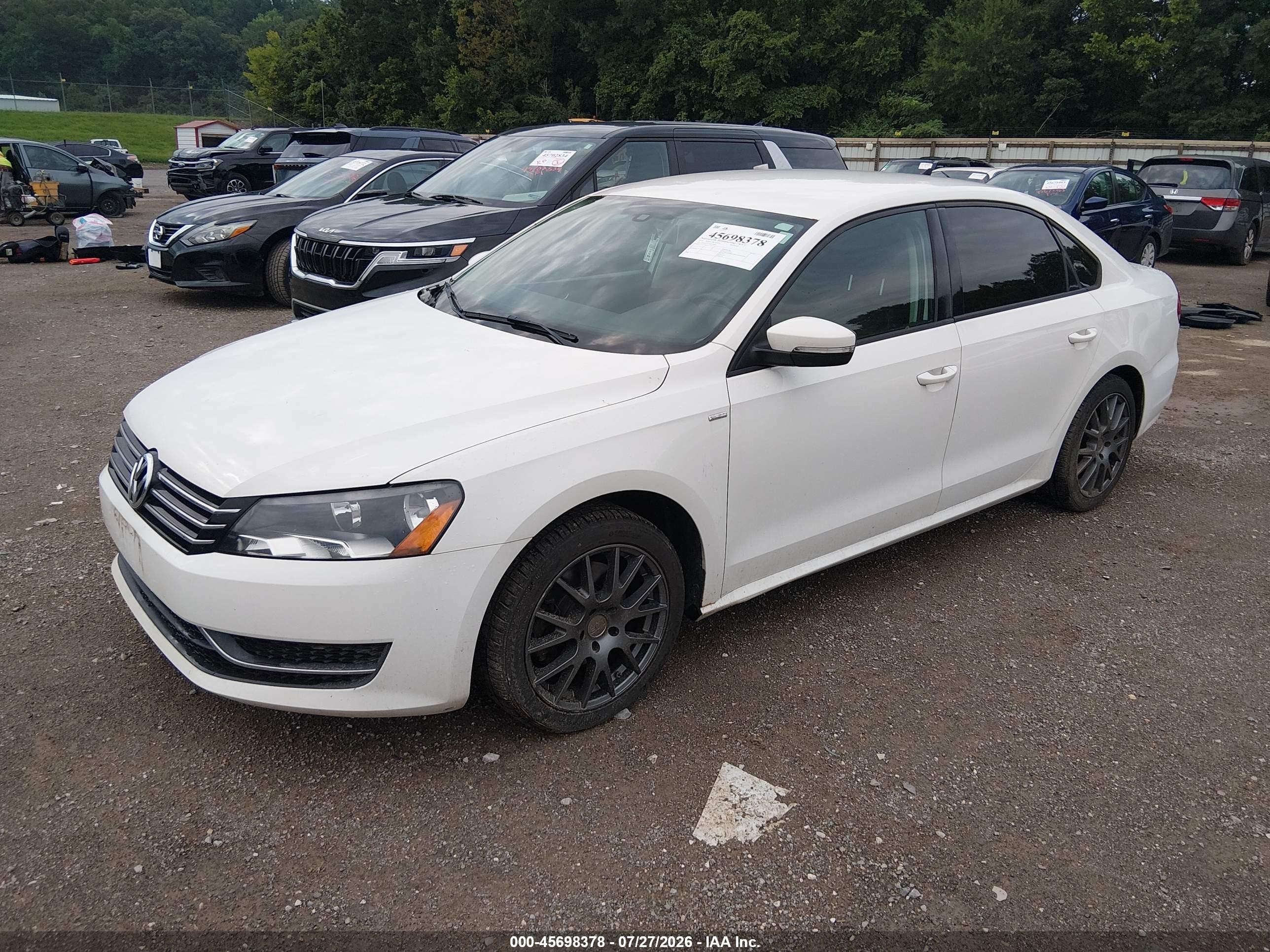 2014 Volkswagen Passat 1.8t Wolfsburg Edition White vin: 1VWAS7A3XEC104806