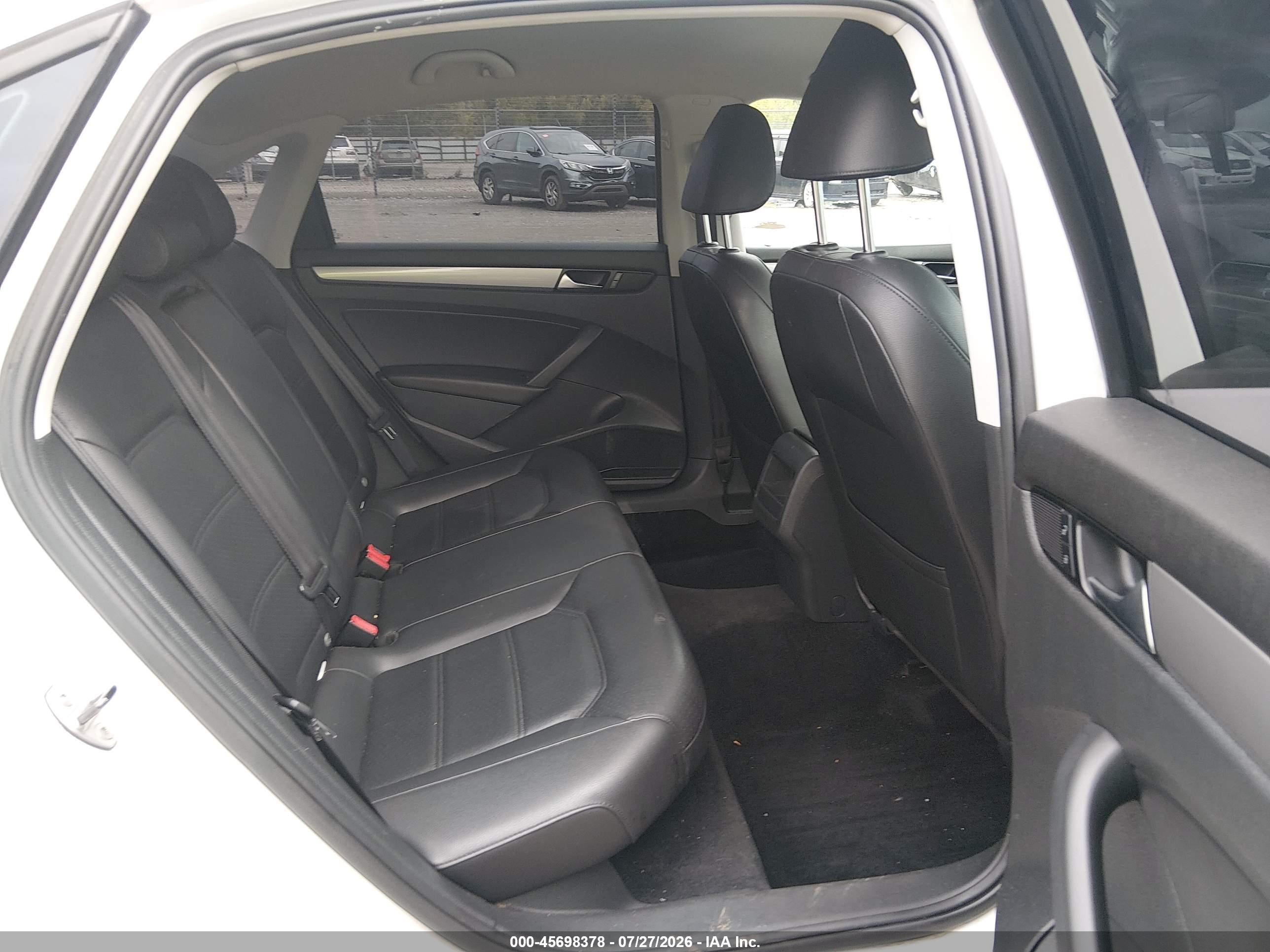 2014 Volkswagen Passat 1.8t Wolfsburg Edition White vin: 1VWAS7A3XEC104806