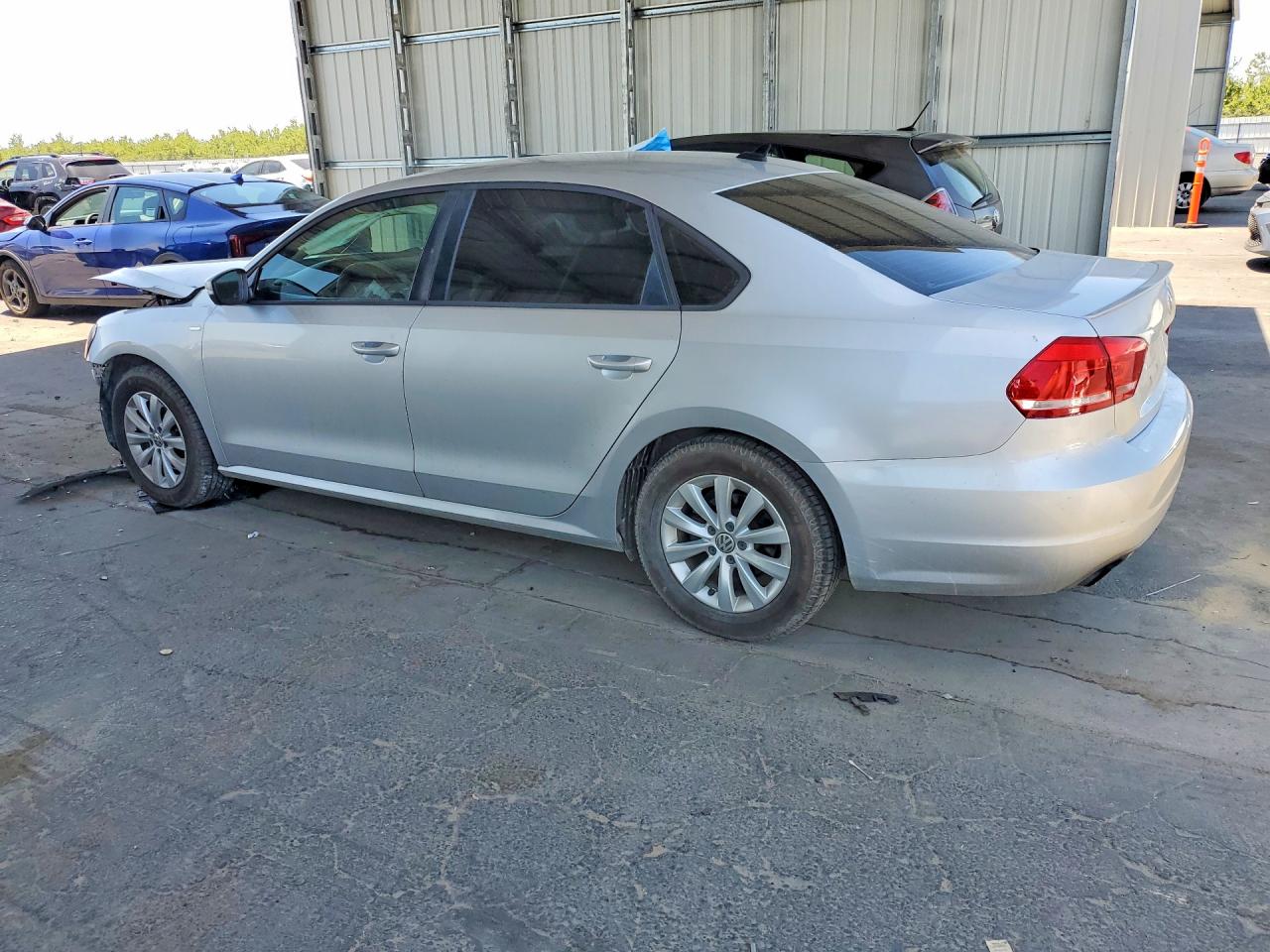 2014 Volkswagen Passat S Серебряный vin: 1VWAS7A3XEC105728