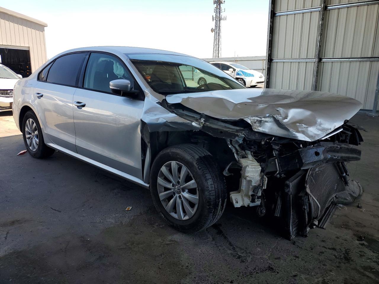 2014 Volkswagen Passat S Серебряный vin: 1VWAS7A3XEC105728