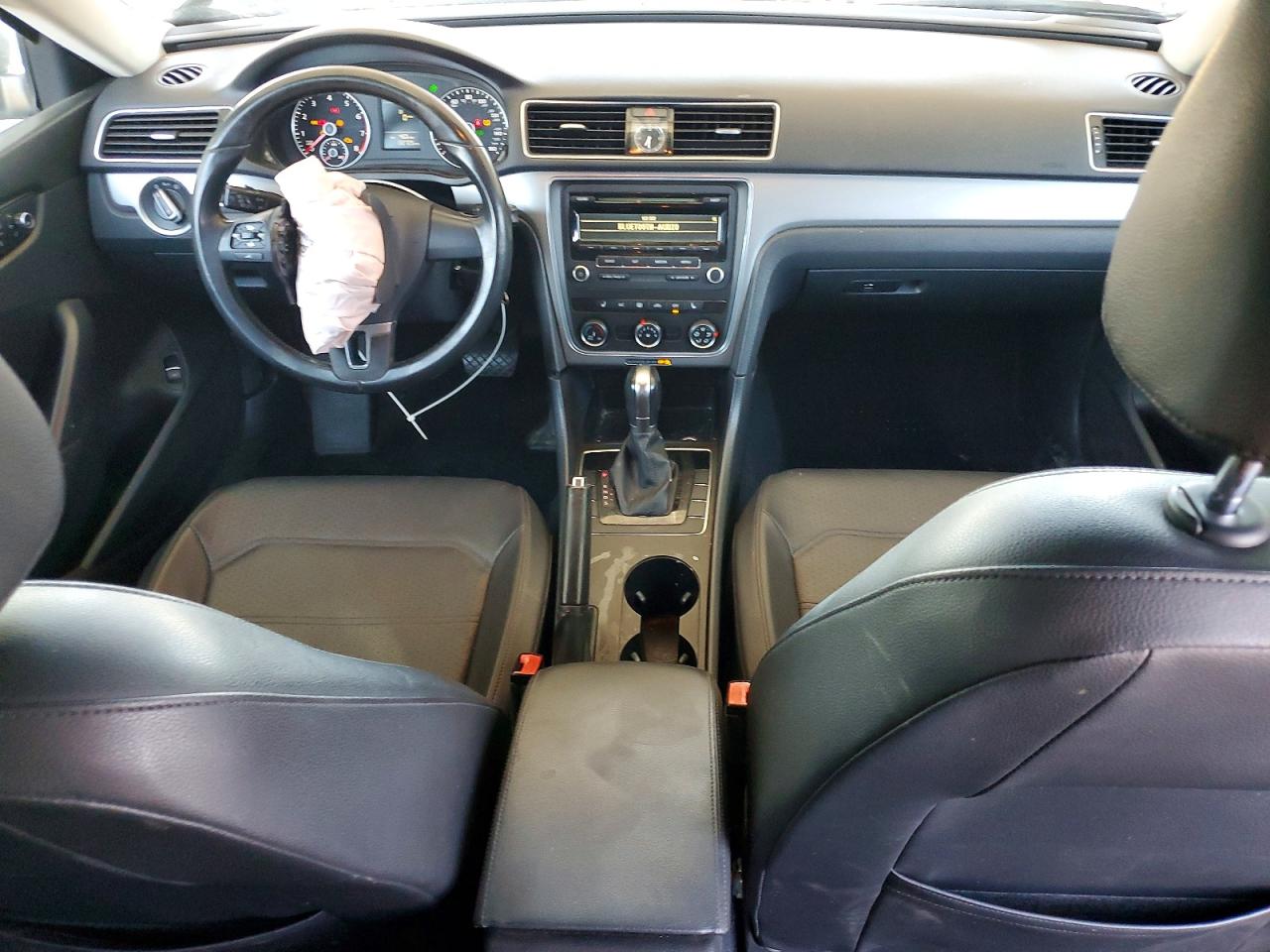 2014 Volkswagen Passat S Серебряный vin: 1VWAS7A3XEC105728