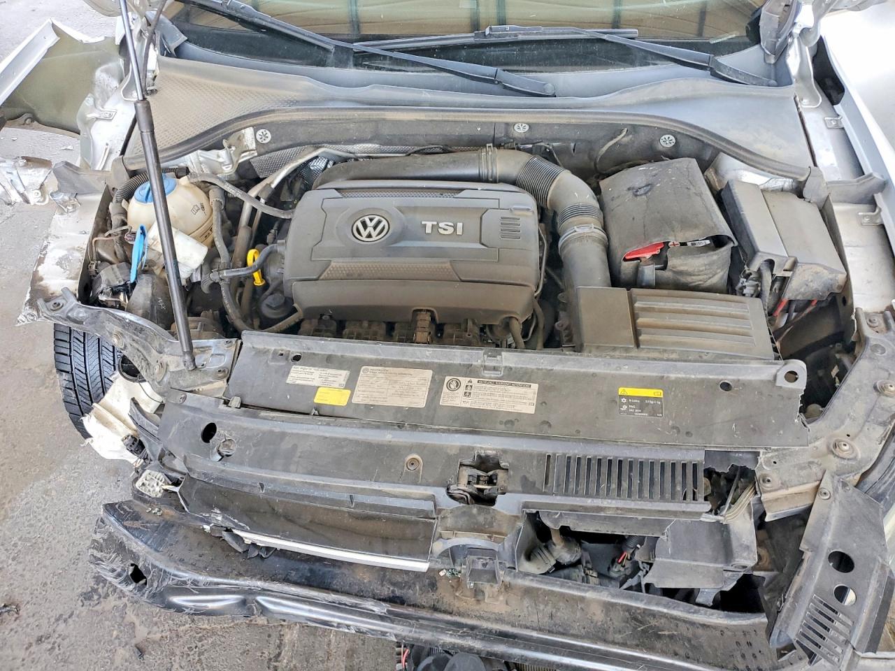 2014 Volkswagen Passat S Серебряный vin: 1VWAS7A3XEC105728