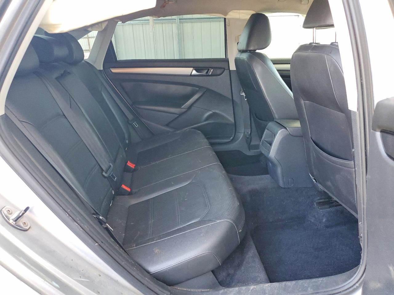 2014 Volkswagen Passat S Серебряный vin: 1VWAS7A3XEC105728