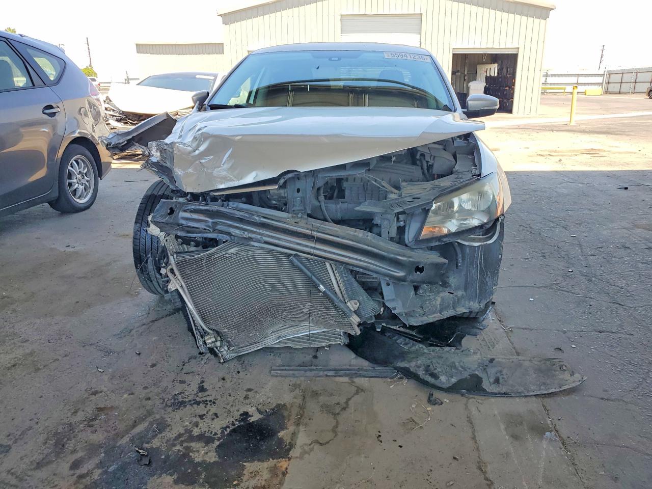 2014 Volkswagen Passat S Серебряный vin: 1VWAS7A3XEC105728