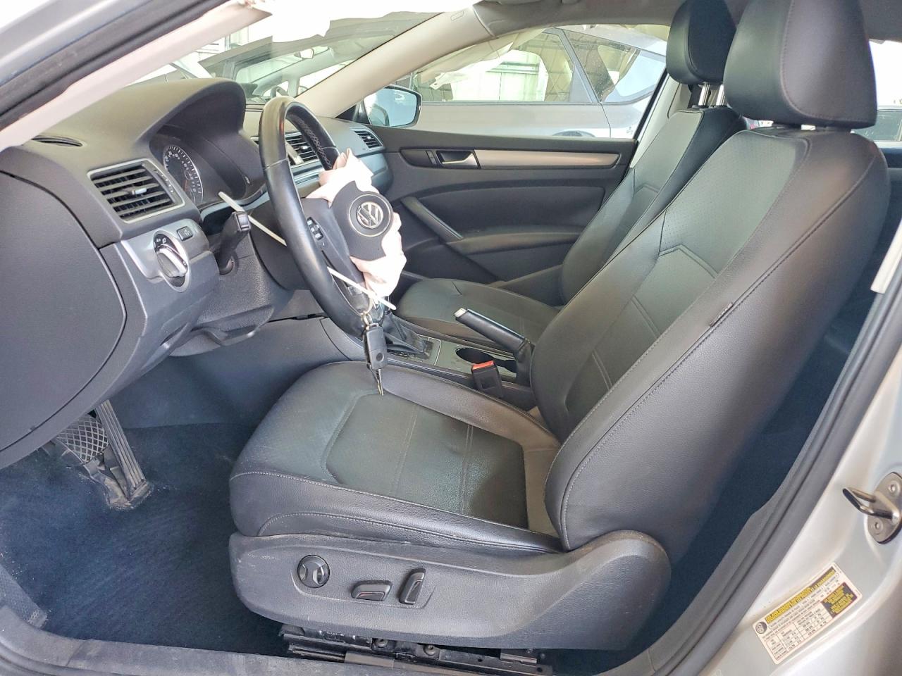 2014 Volkswagen Passat S Серебряный vin: 1VWAS7A3XEC105728