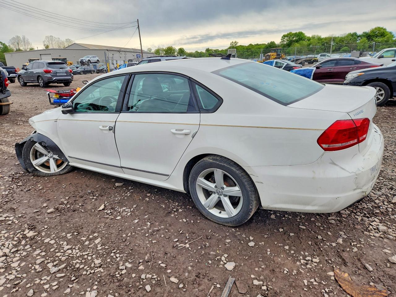 2015 Volkswagen Passat S White vin: 1VWAS7A3XFC020812