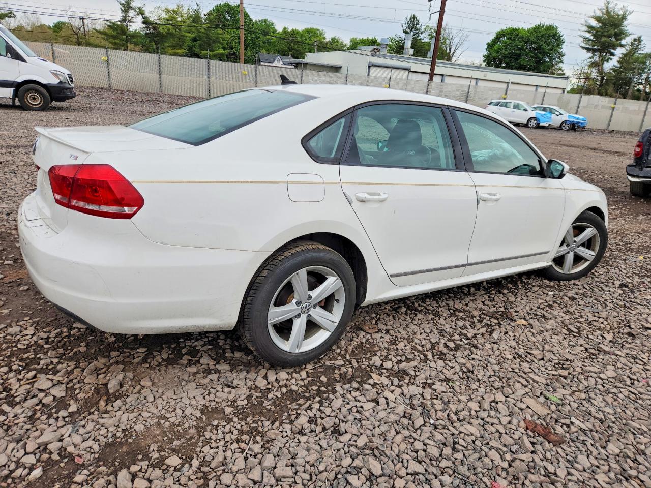 2015 Volkswagen Passat S White vin: 1VWAS7A3XFC020812