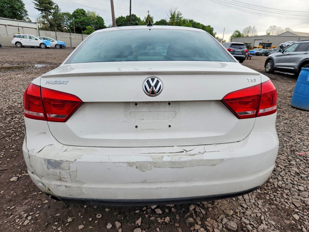 2015 Volkswagen Passat S White vin: 1VWAS7A3XFC020812