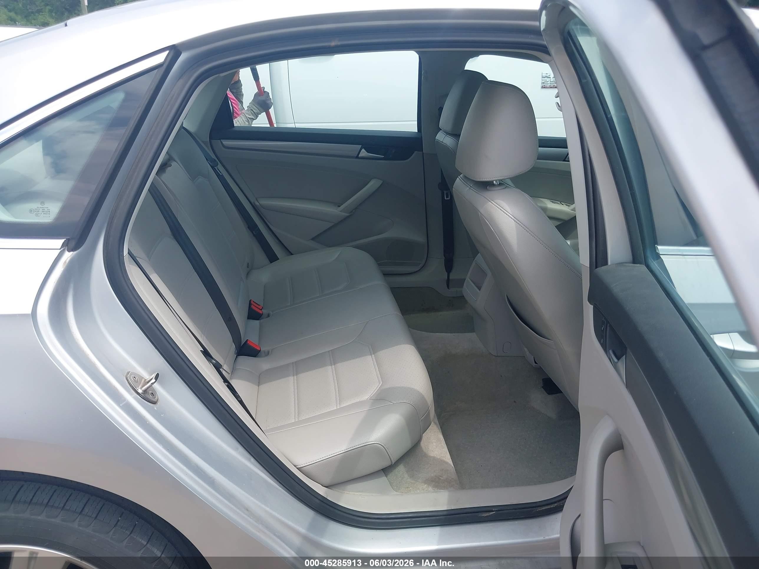 2015 Volkswagen Passat 1.8t Limited Edition Silver vin: 1VWAS7A3XFC079603
