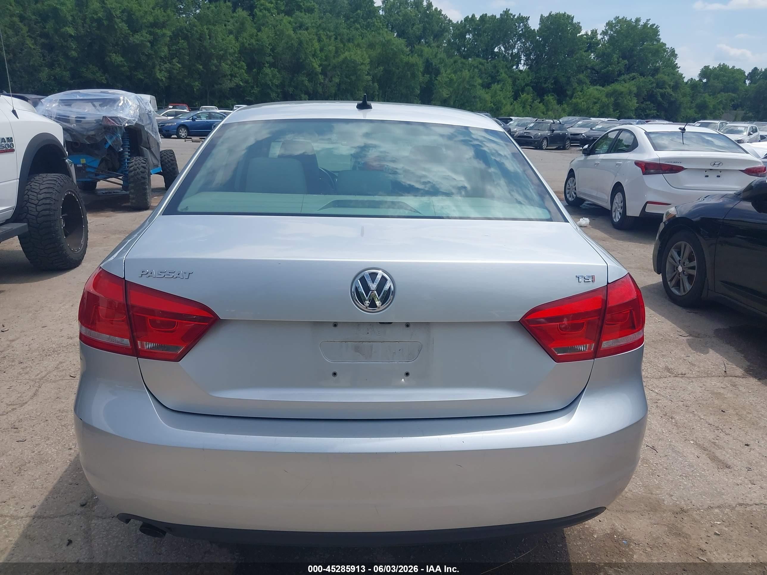 2015 Volkswagen Passat 1.8t Limited Edition Silver vin: 1VWAS7A3XFC079603