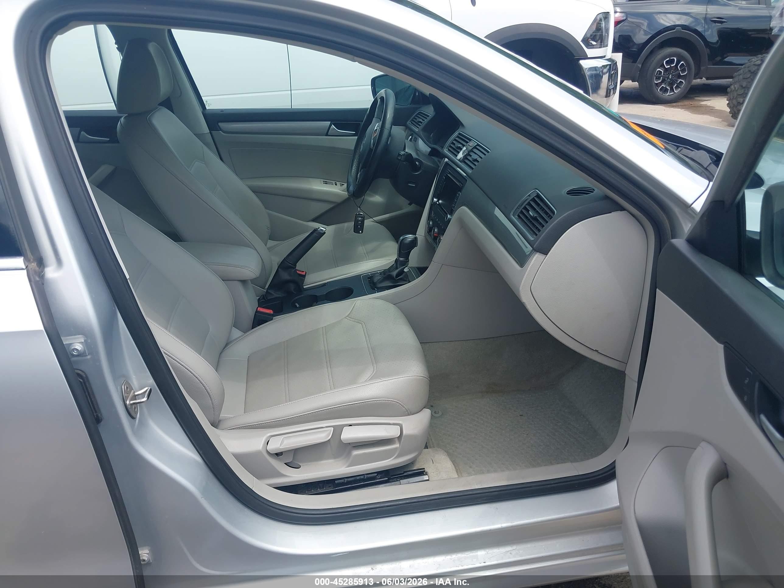 2015 Volkswagen Passat 1.8t Limited Edition Silver vin: 1VWAS7A3XFC079603