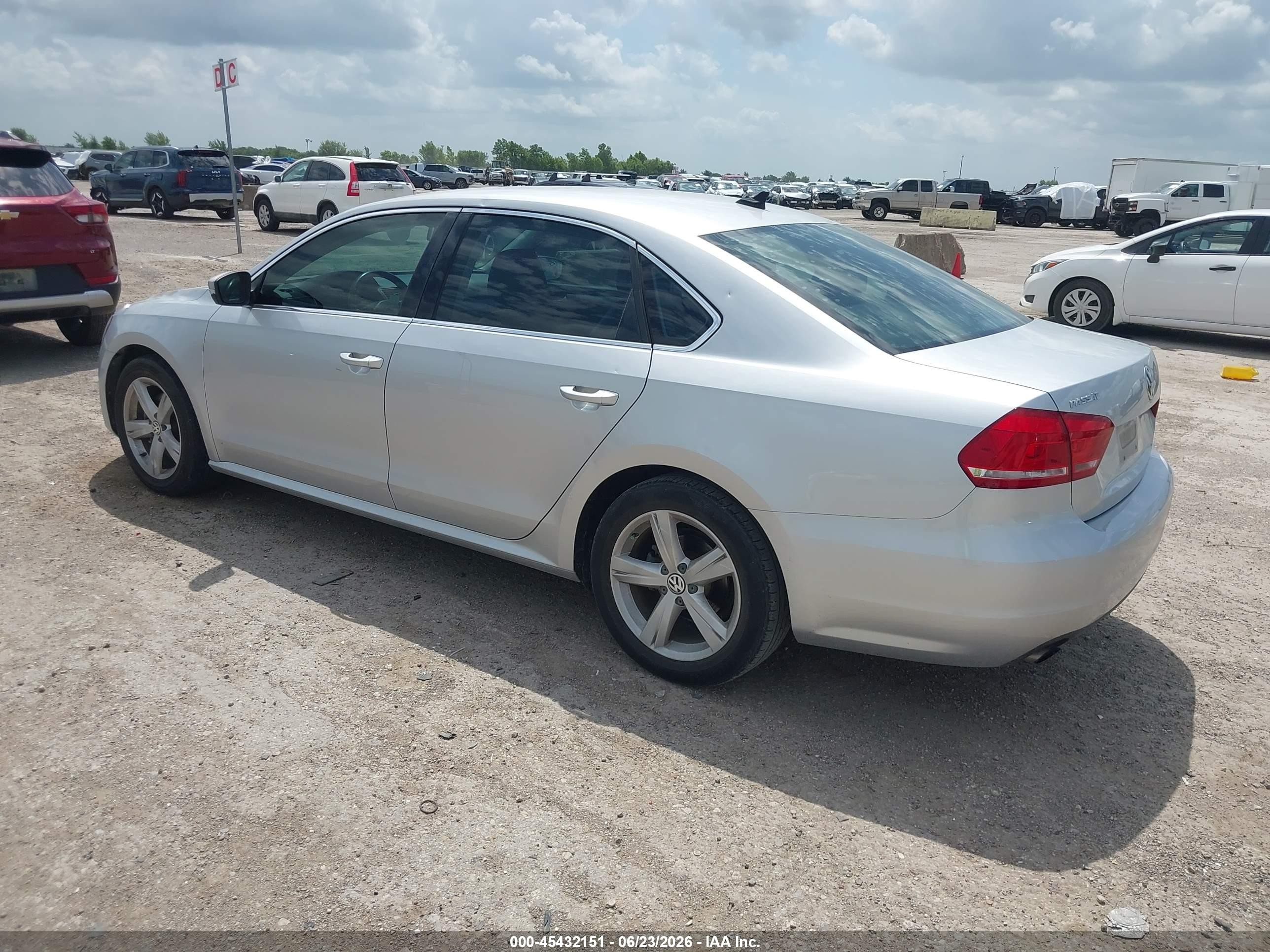 2015 Volkswagen Passat 1.8t Limited Edition Серебряный vin: 1VWAS7A3XFC082310