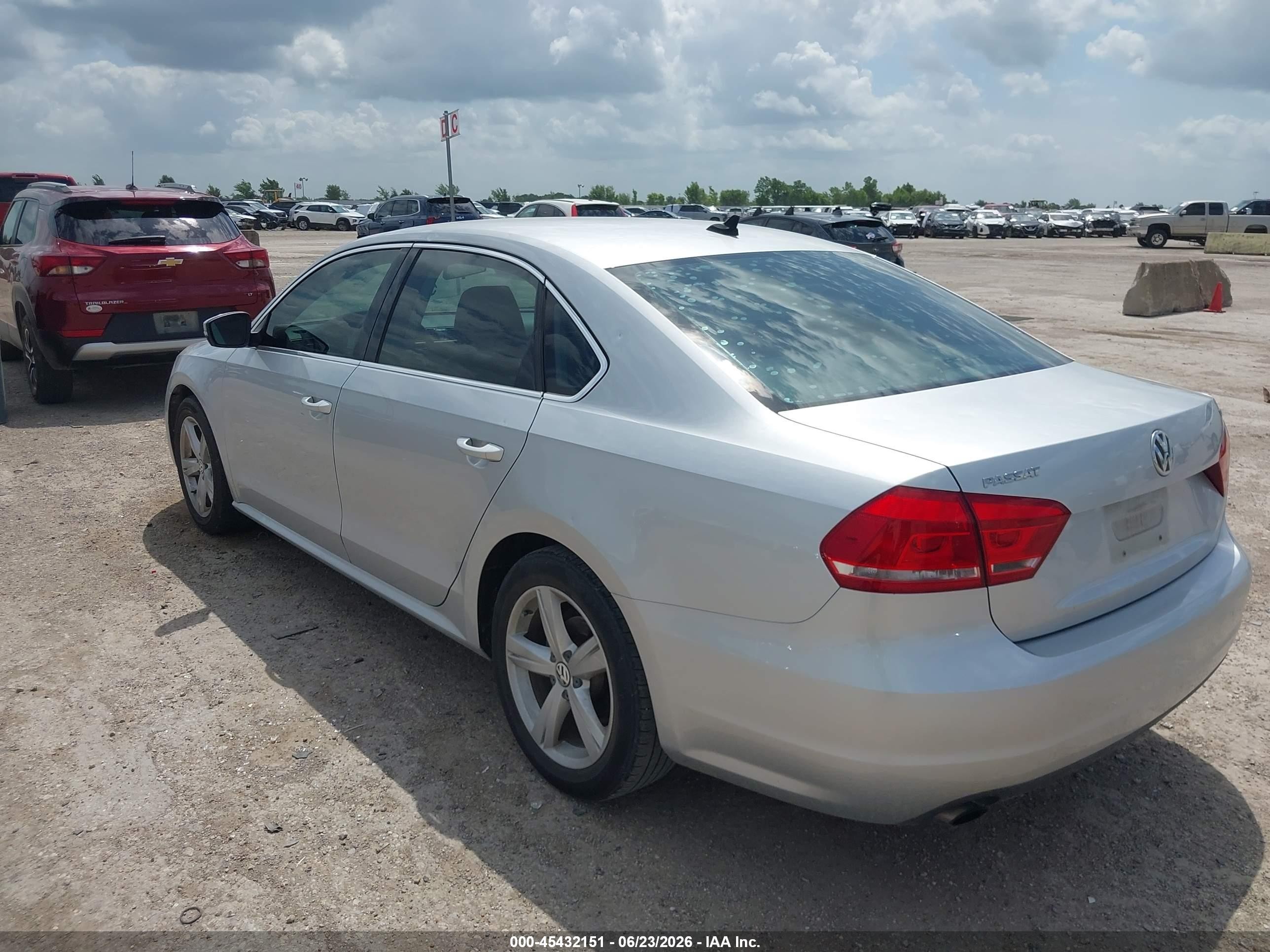 2015 Volkswagen Passat 1.8t Limited Edition Серебряный vin: 1VWAS7A3XFC082310