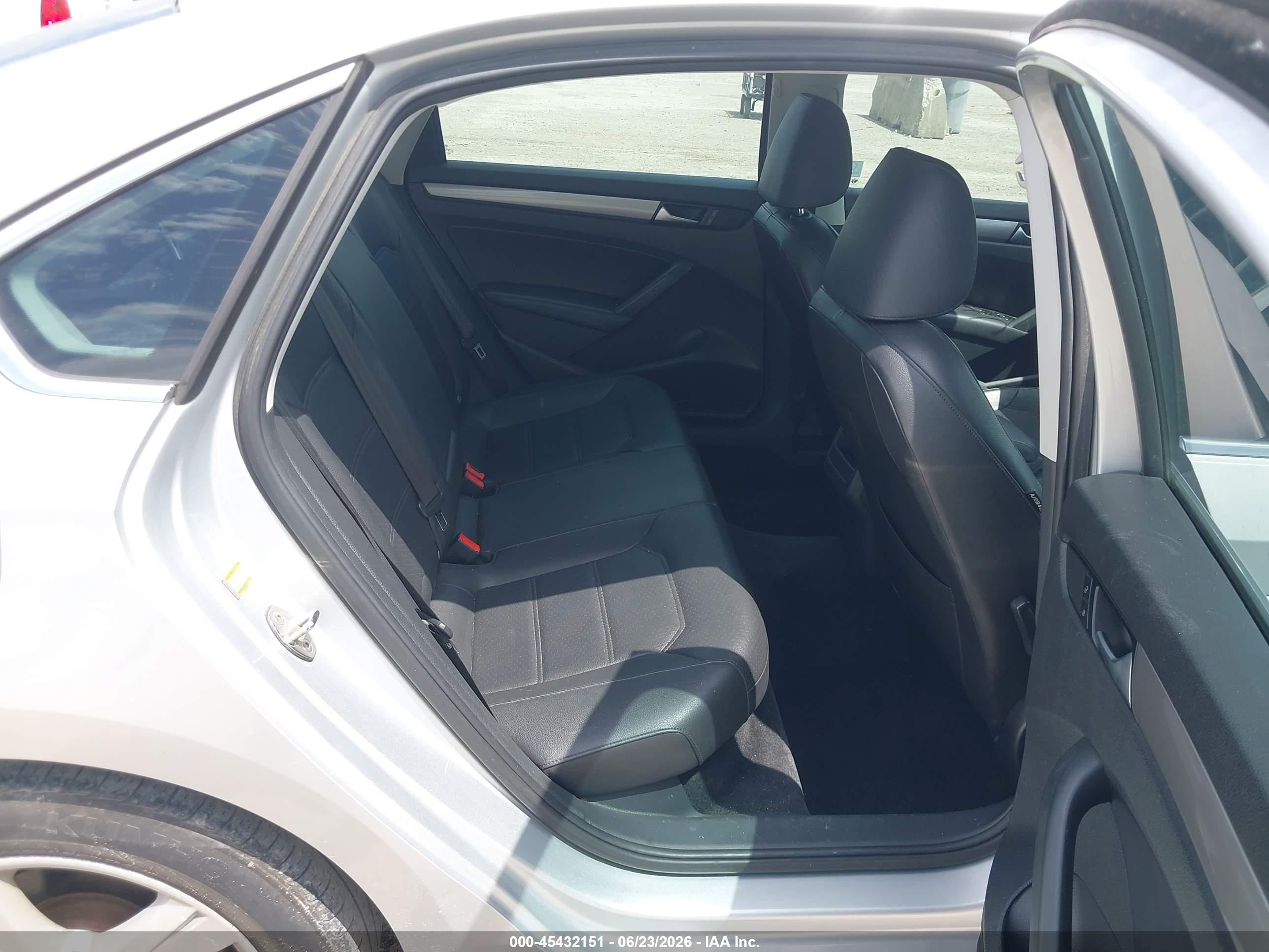 2015 Volkswagen Passat 1.8t Limited Edition Серебряный vin: 1VWAS7A3XFC082310