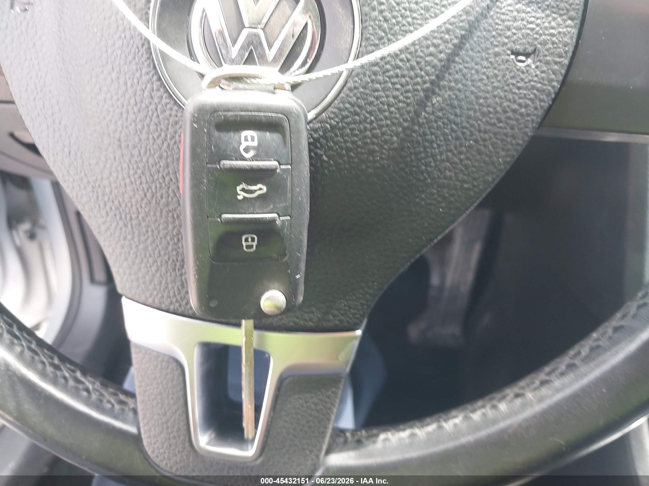 2015 Volkswagen Passat 1.8t Limited Edition Серебряный vin: 1VWAS7A3XFC082310