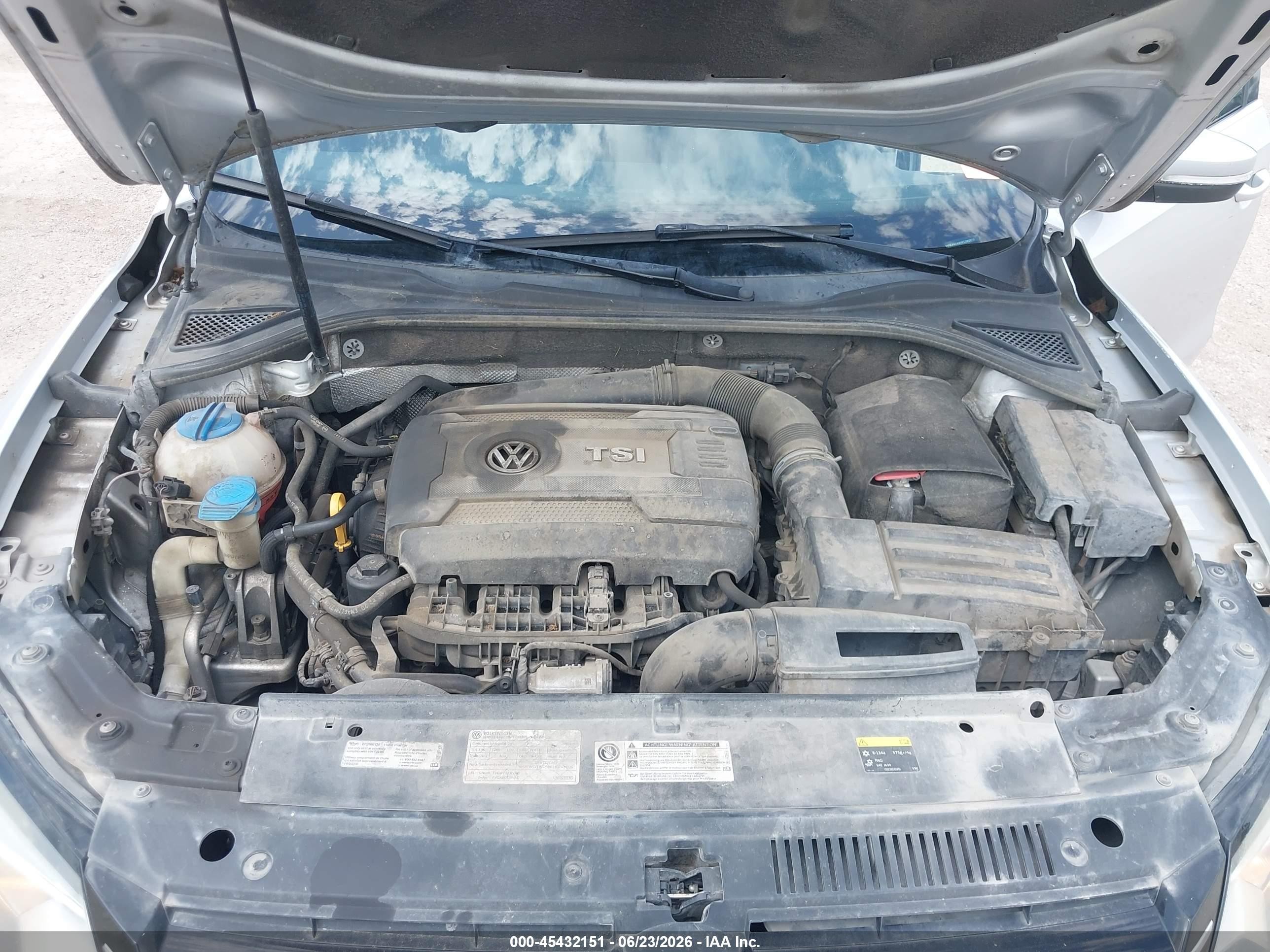 2015 Volkswagen Passat 1.8t Limited Edition Серебряный vin: 1VWAS7A3XFC082310