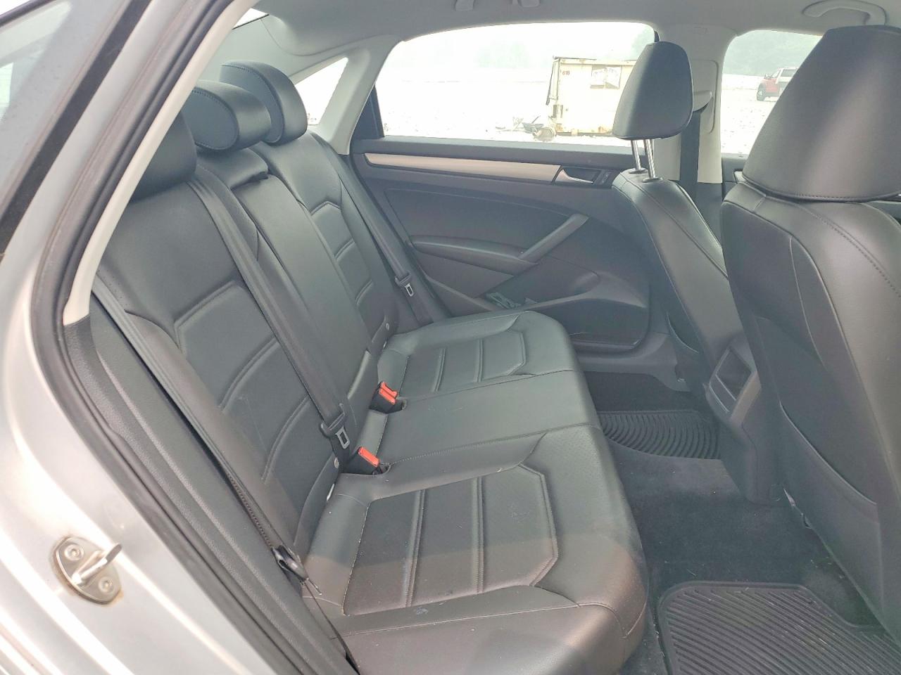 2015 Volkswagen Passat S Silver vin: 1VWAS7A3XFC122000