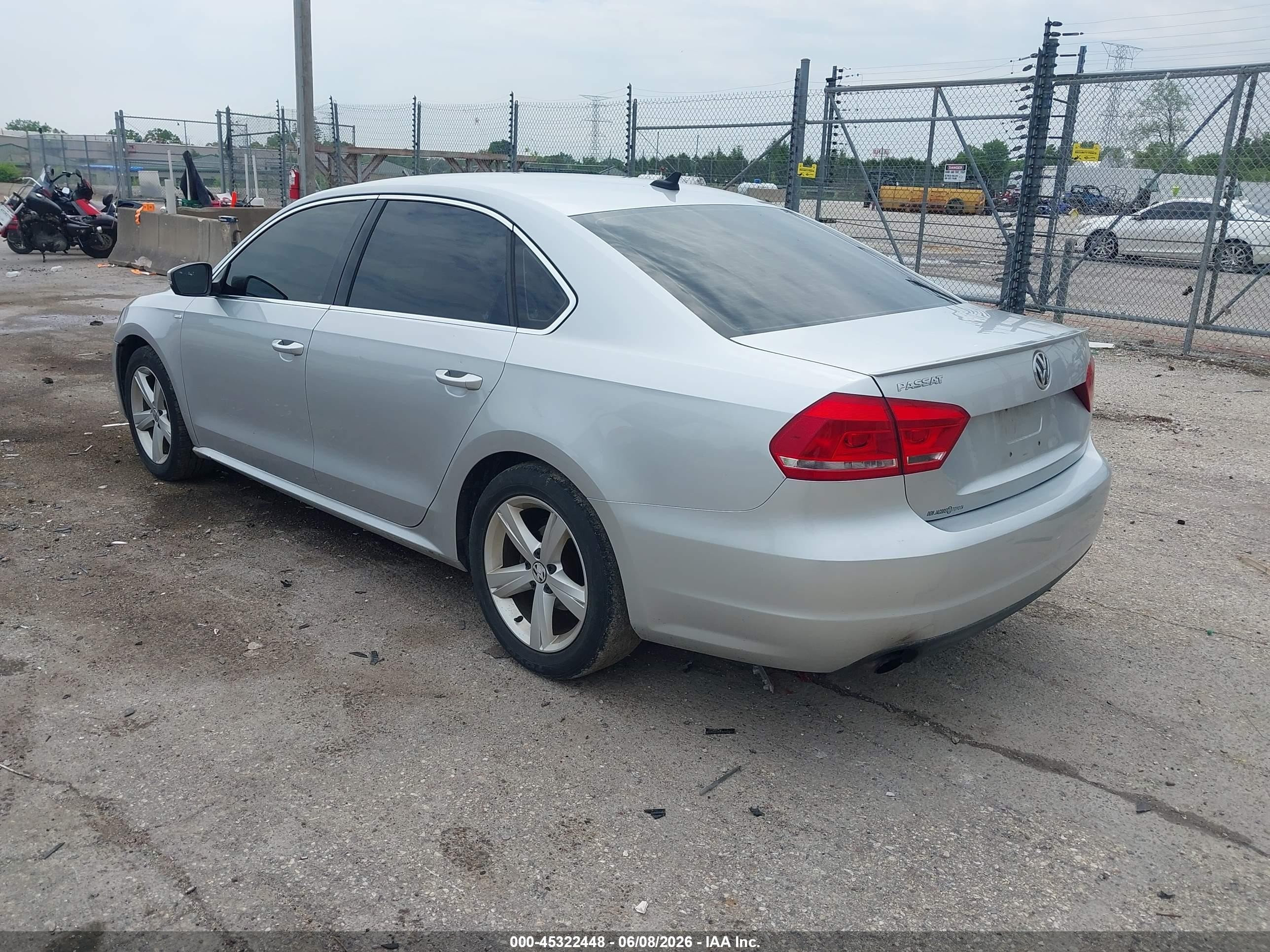2014 Volkswagen Passat 1.8t Wolfsburg Edition Silver vin: 1VWAT7A30EC037694