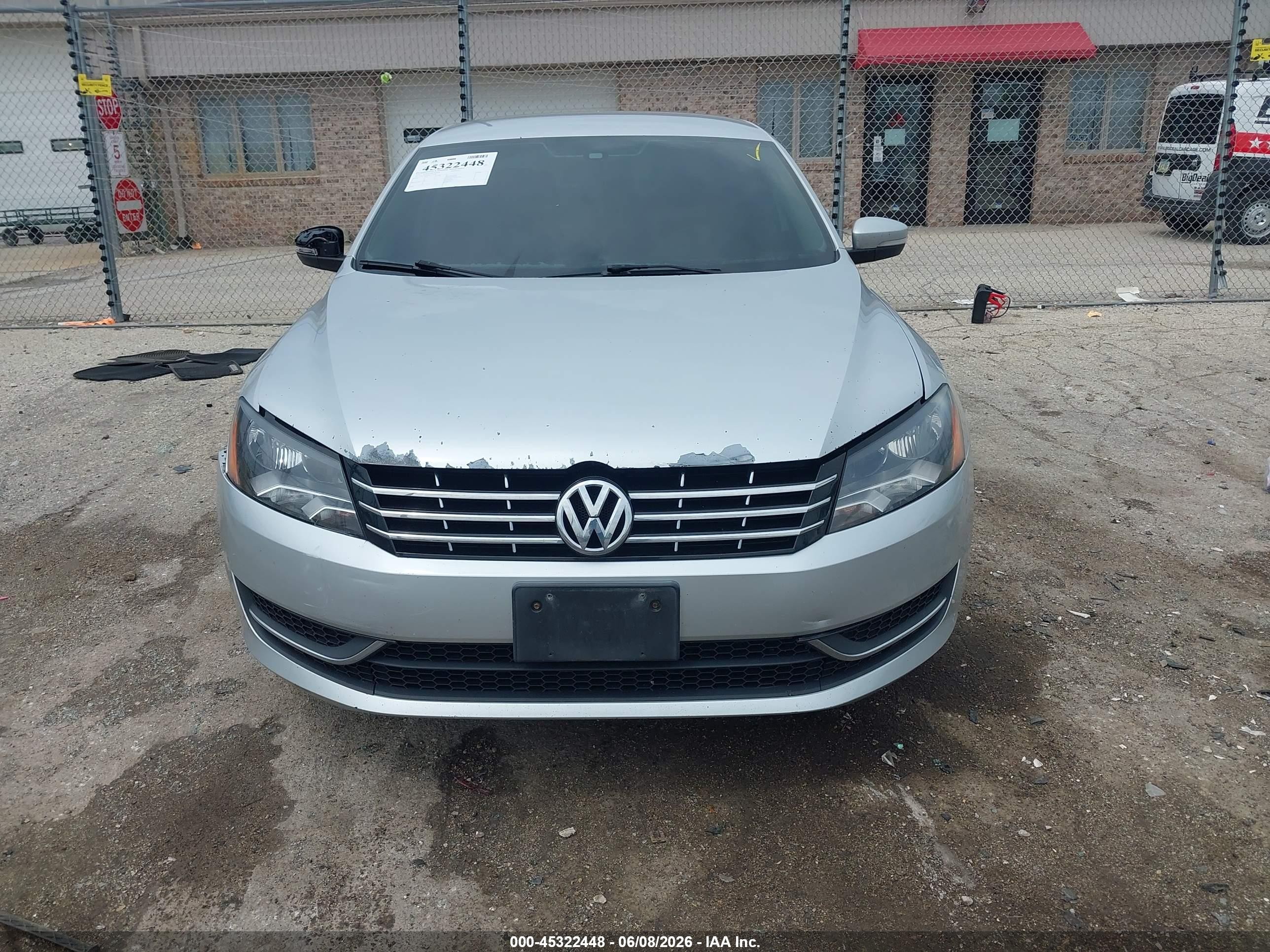 2014 Volkswagen Passat 1.8t Wolfsburg Edition Silver vin: 1VWAT7A30EC037694