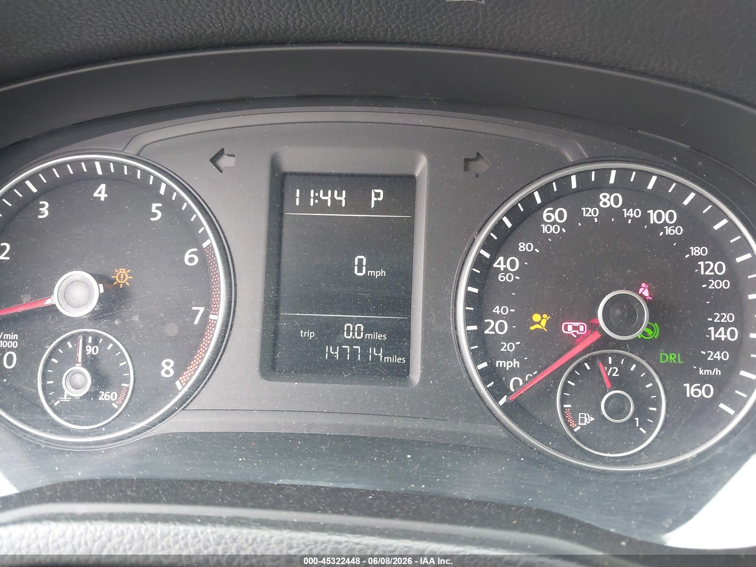 2014 Volkswagen Passat 1.8t Wolfsburg Edition Silver vin: 1VWAT7A30EC037694