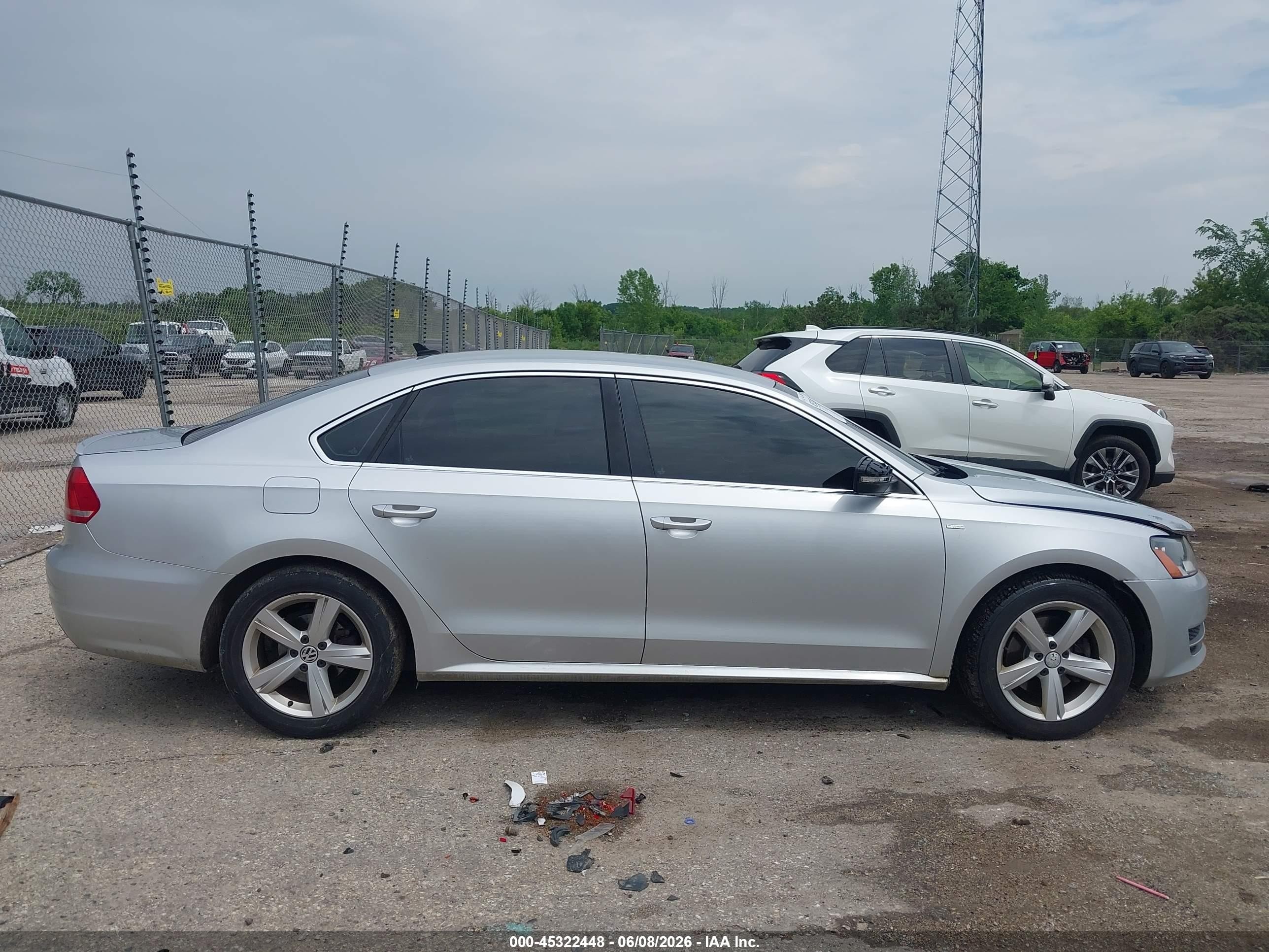 2014 Volkswagen Passat 1.8t Wolfsburg Edition Silver vin: 1VWAT7A30EC037694
