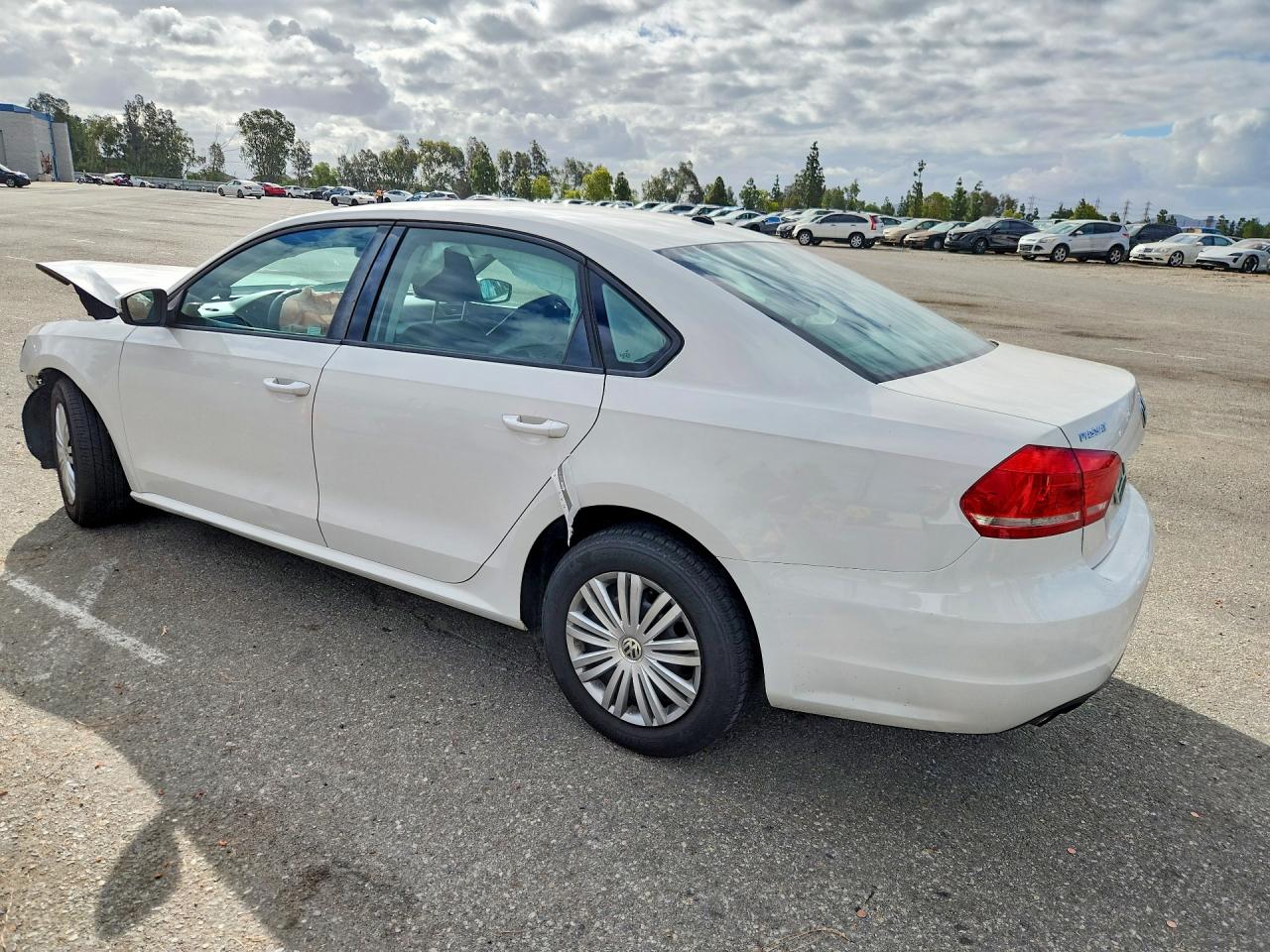 2014 Volkswagen Passat S White vin: 1VWAT7A30EC037727