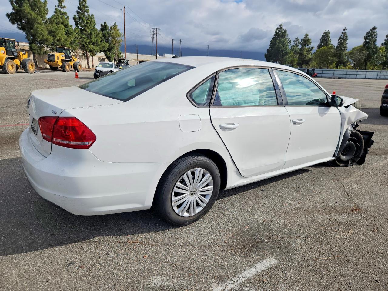 2014 Volkswagen Passat S White vin: 1VWAT7A30EC037727