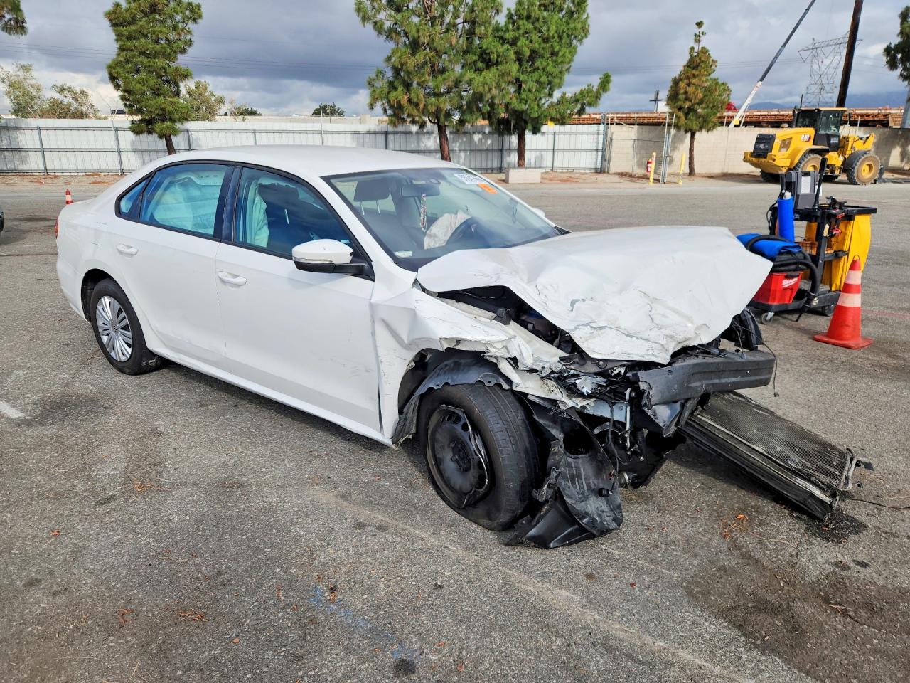 2014 Volkswagen Passat S White vin: 1VWAT7A30EC037727