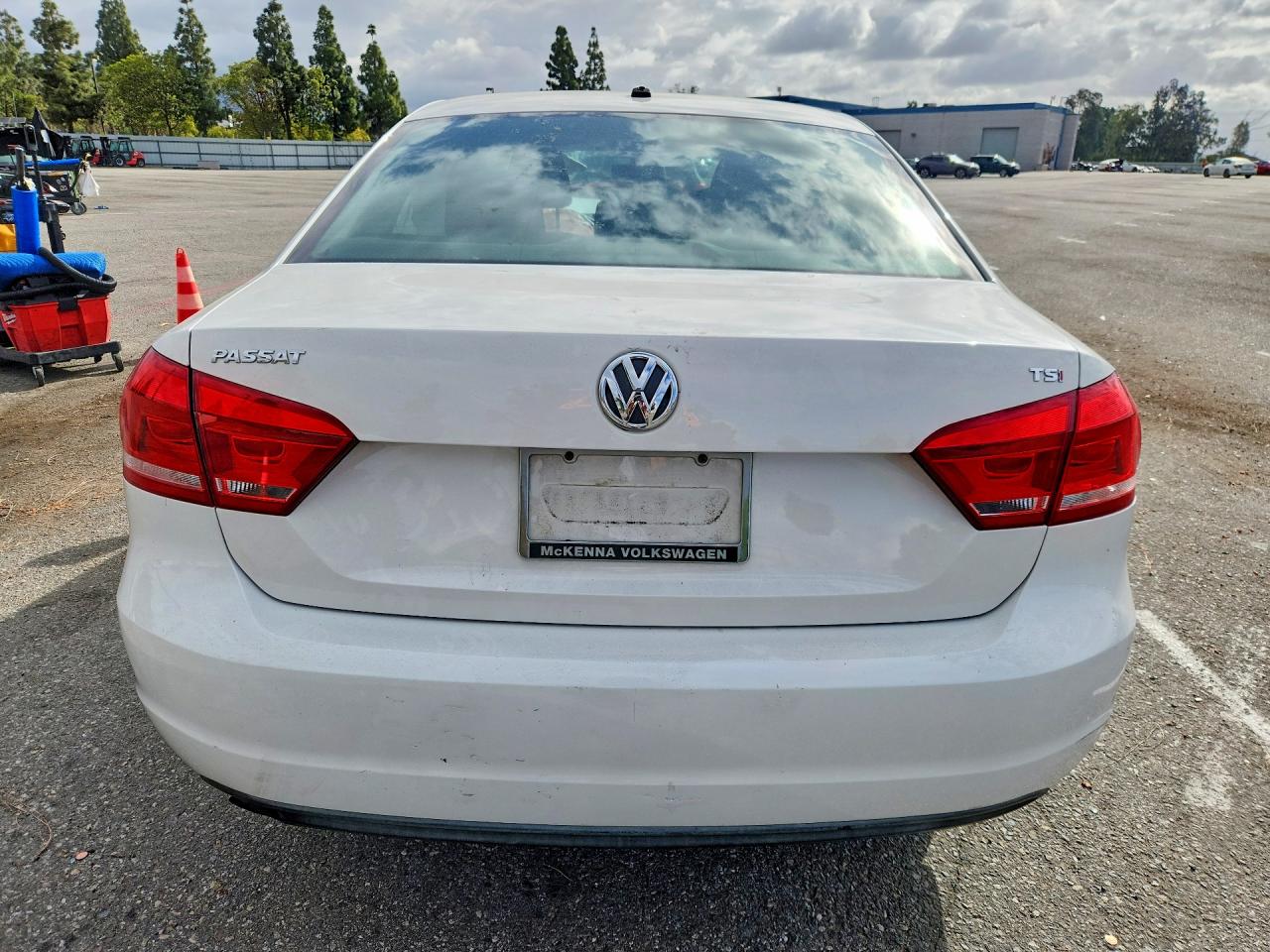 2014 Volkswagen Passat S White vin: 1VWAT7A30EC037727