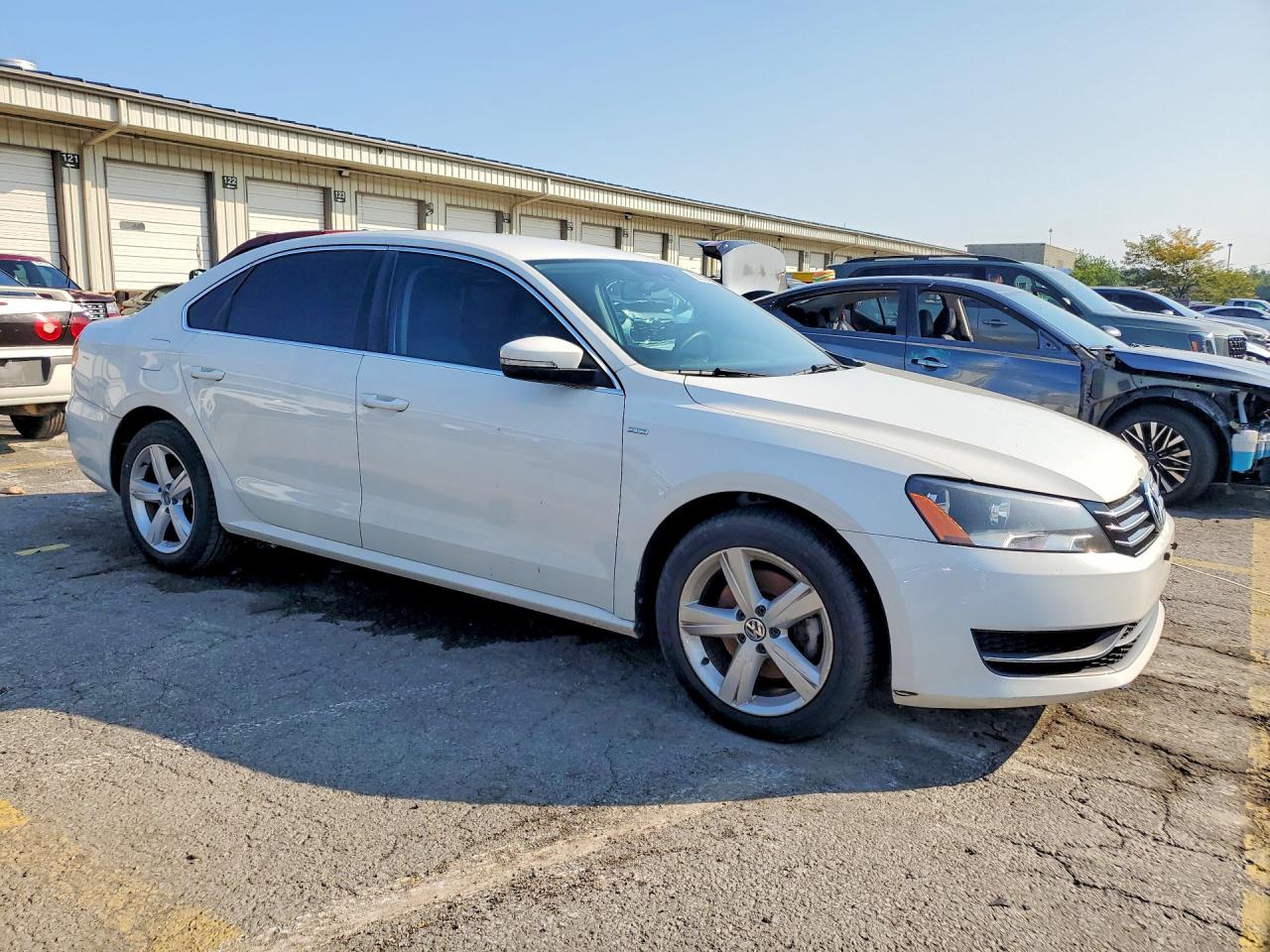 2014 Volkswagen Passat S White vin: 1VWAT7A30EC039803