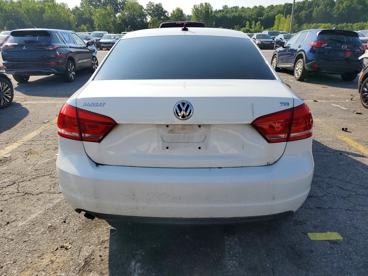 2014 Volkswagen Passat S White vin: 1VWAT7A30EC039803