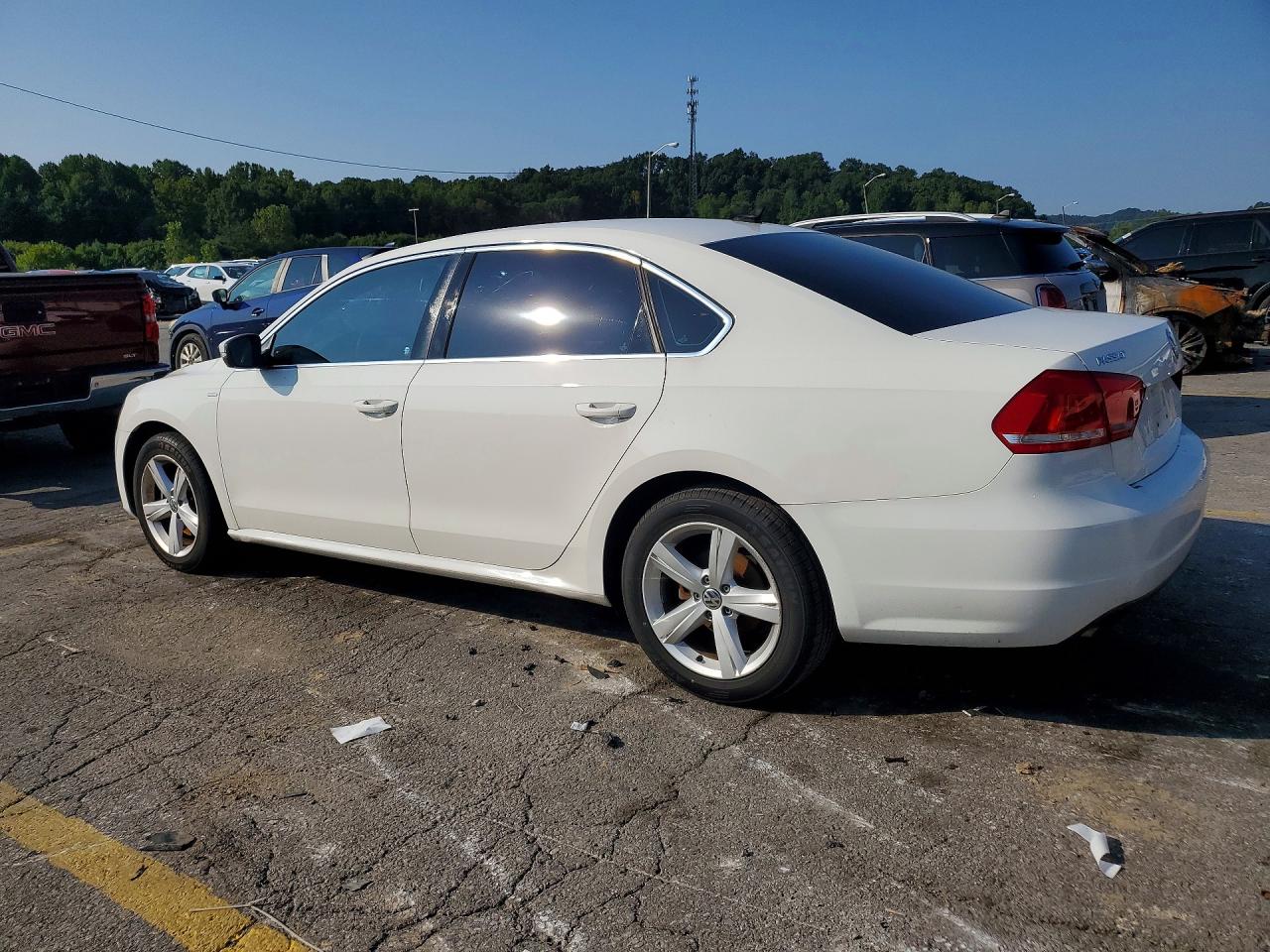 2014 Volkswagen Passat S White vin: 1VWAT7A30EC039803