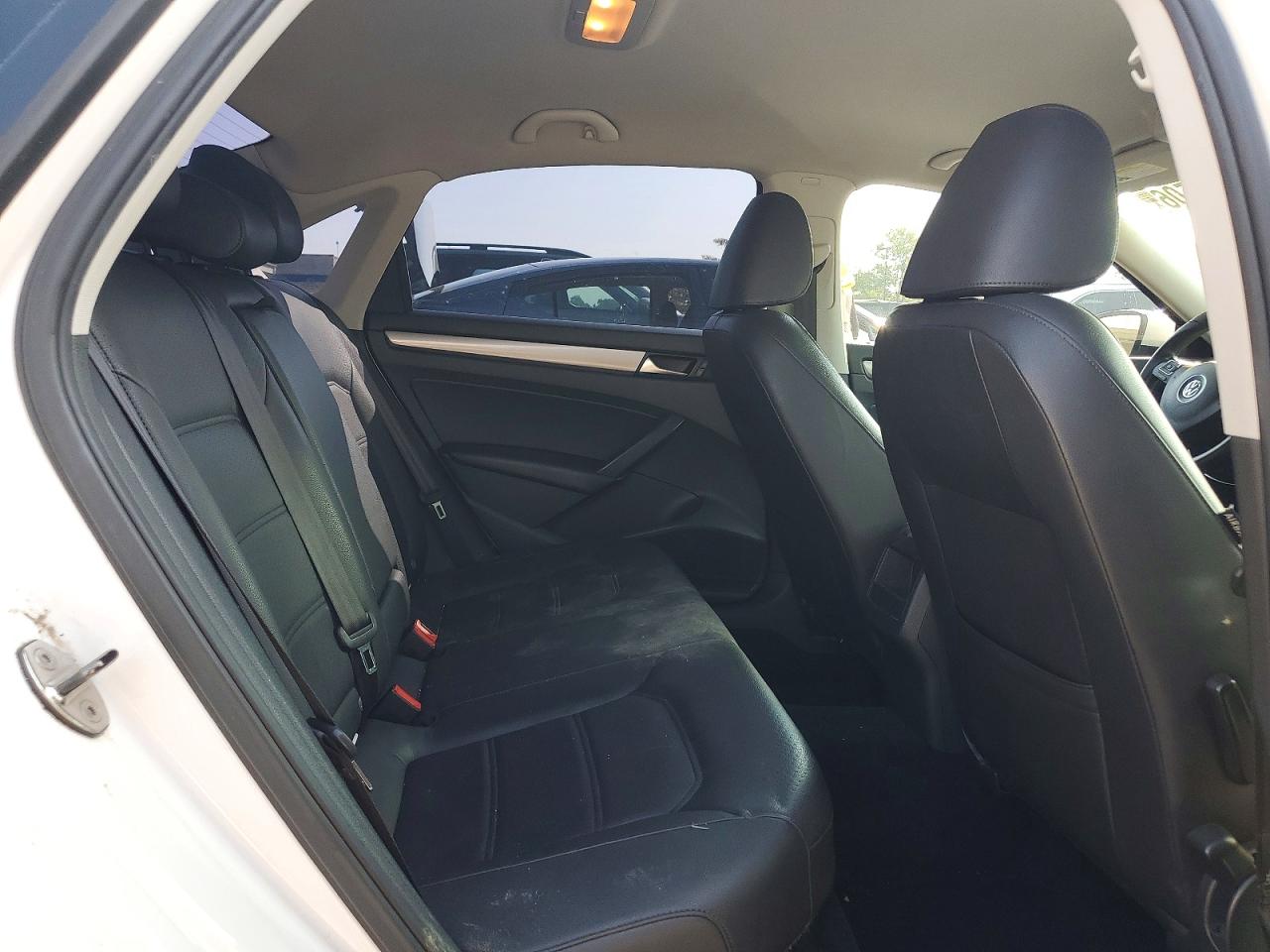 2014 Volkswagen Passat S White vin: 1VWAT7A30EC039803
