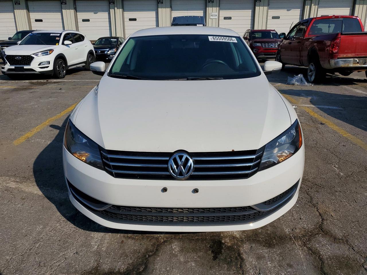 2014 Volkswagen Passat S White vin: 1VWAT7A30EC039803