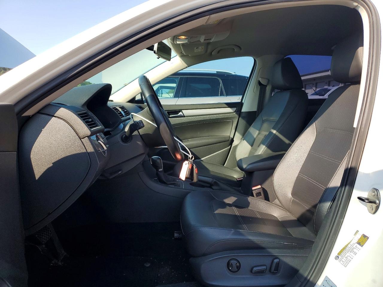 2014 Volkswagen Passat S White vin: 1VWAT7A30EC039803