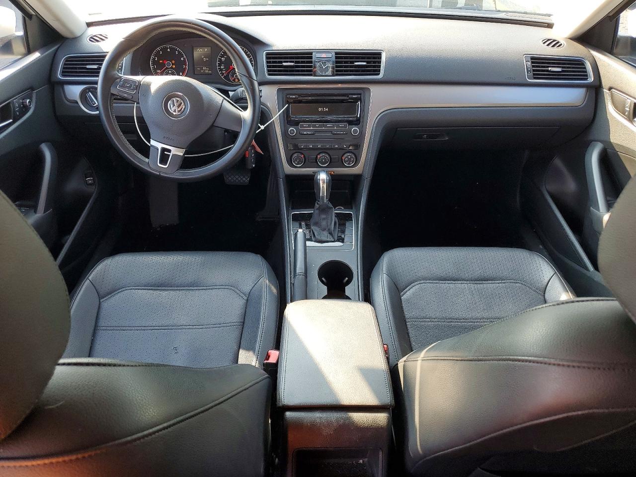 2014 Volkswagen Passat S White vin: 1VWAT7A30EC039803
