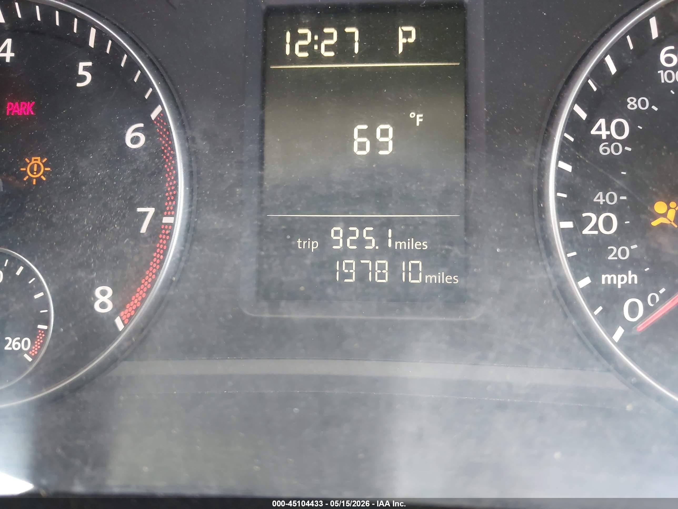 2014 Volkswagen Passat 1.8t Wolfsburg Edition Silver vin: 1VWAT7A30EC043009