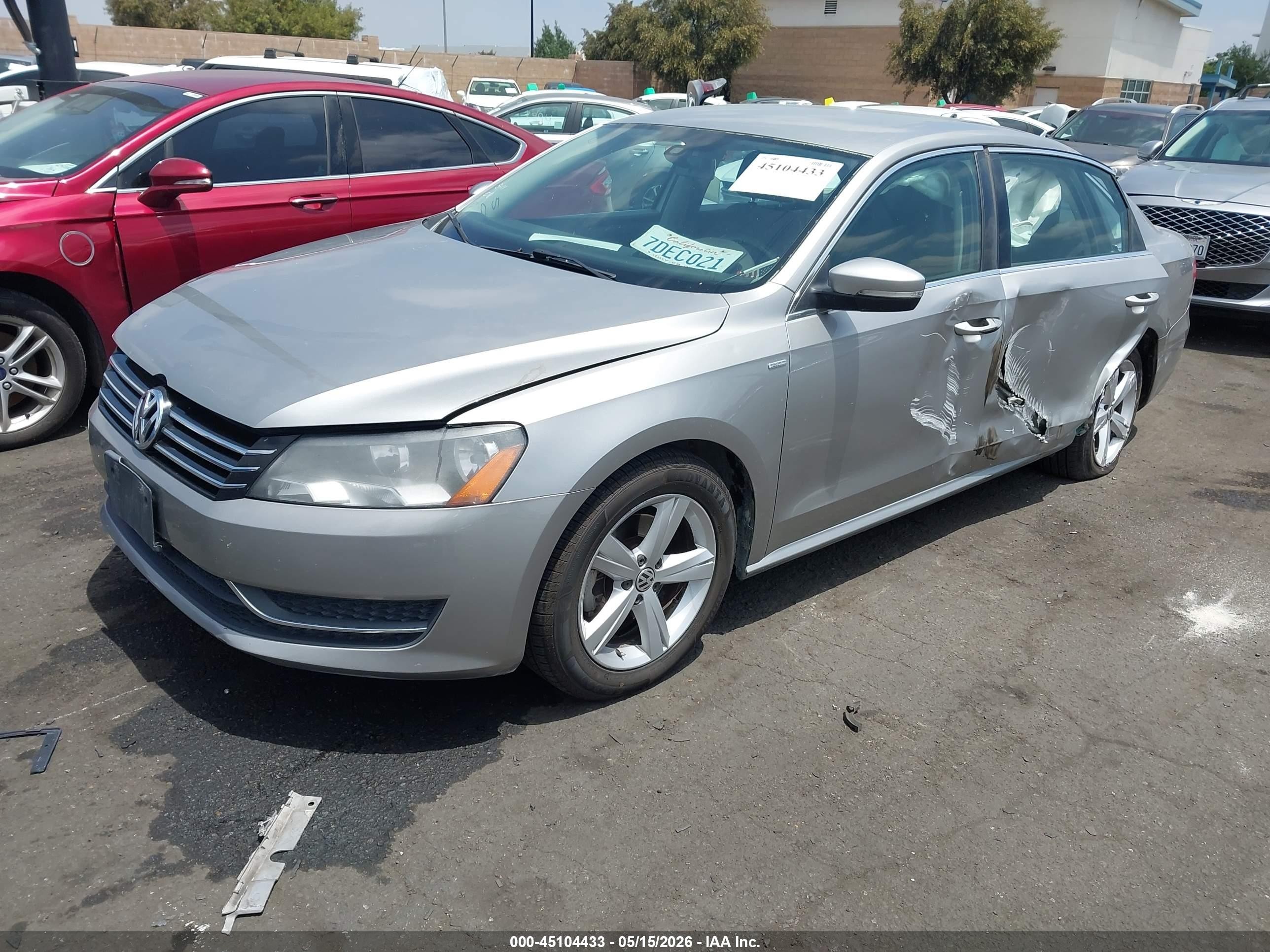 2014 Volkswagen Passat 1.8t Wolfsburg Edition Silver vin: 1VWAT7A30EC043009