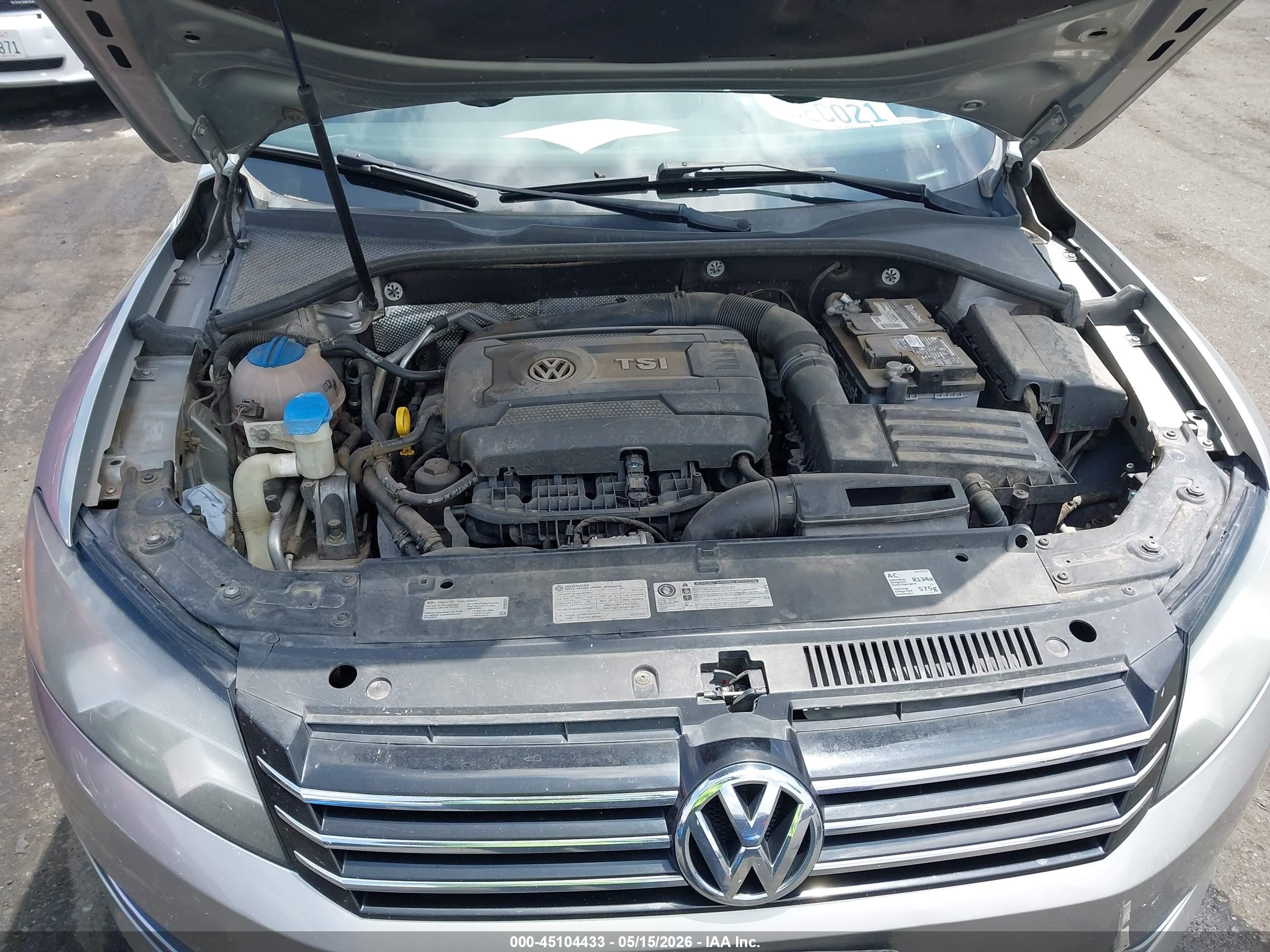 2014 Volkswagen Passat 1.8t Wolfsburg Edition Silver vin: 1VWAT7A30EC043009
