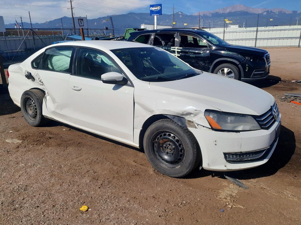 2014 Volkswagen Passat S Белый vin: 1VWAT7A30EC050008