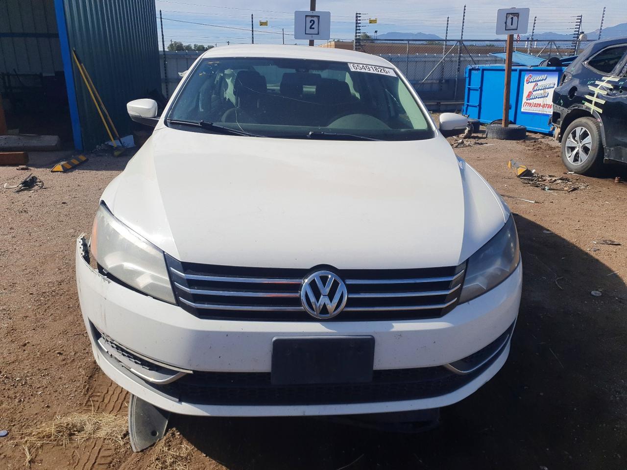 2014 Volkswagen Passat S Белый vin: 1VWAT7A30EC050008