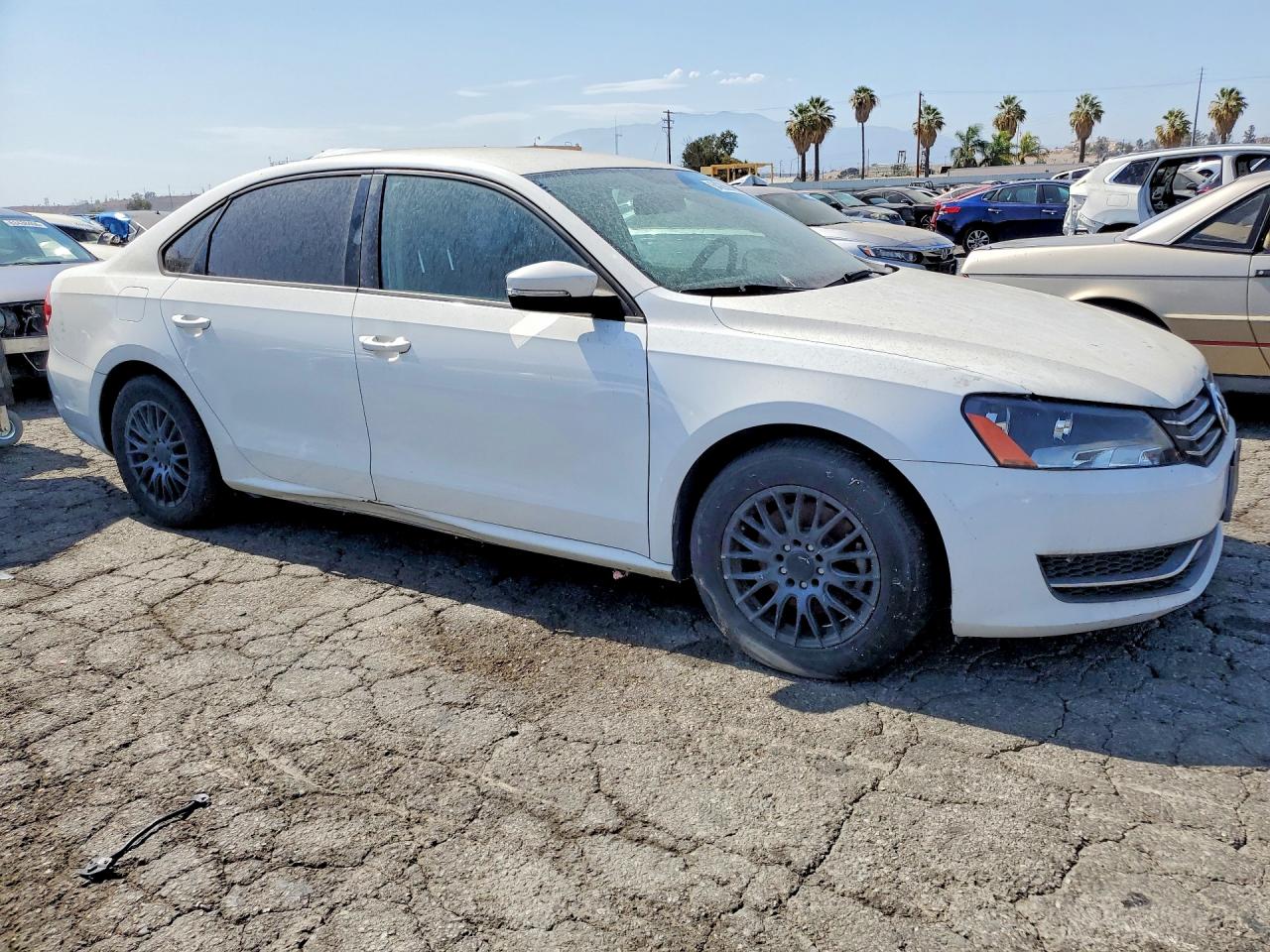 2014 Volkswagen Passat S White vin: 1VWAT7A30EC050199