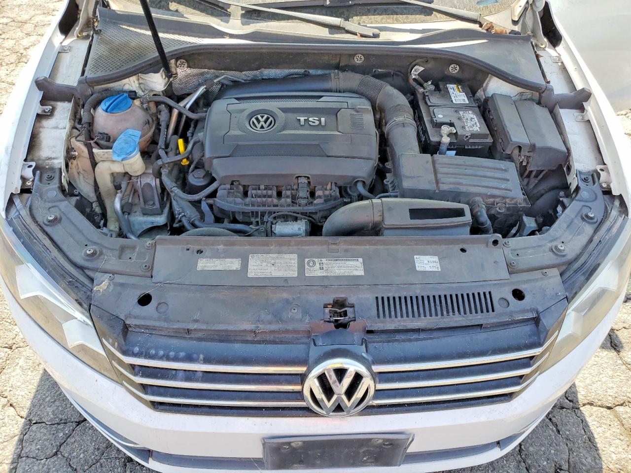 2014 Volkswagen Passat S White vin: 1VWAT7A30EC050199