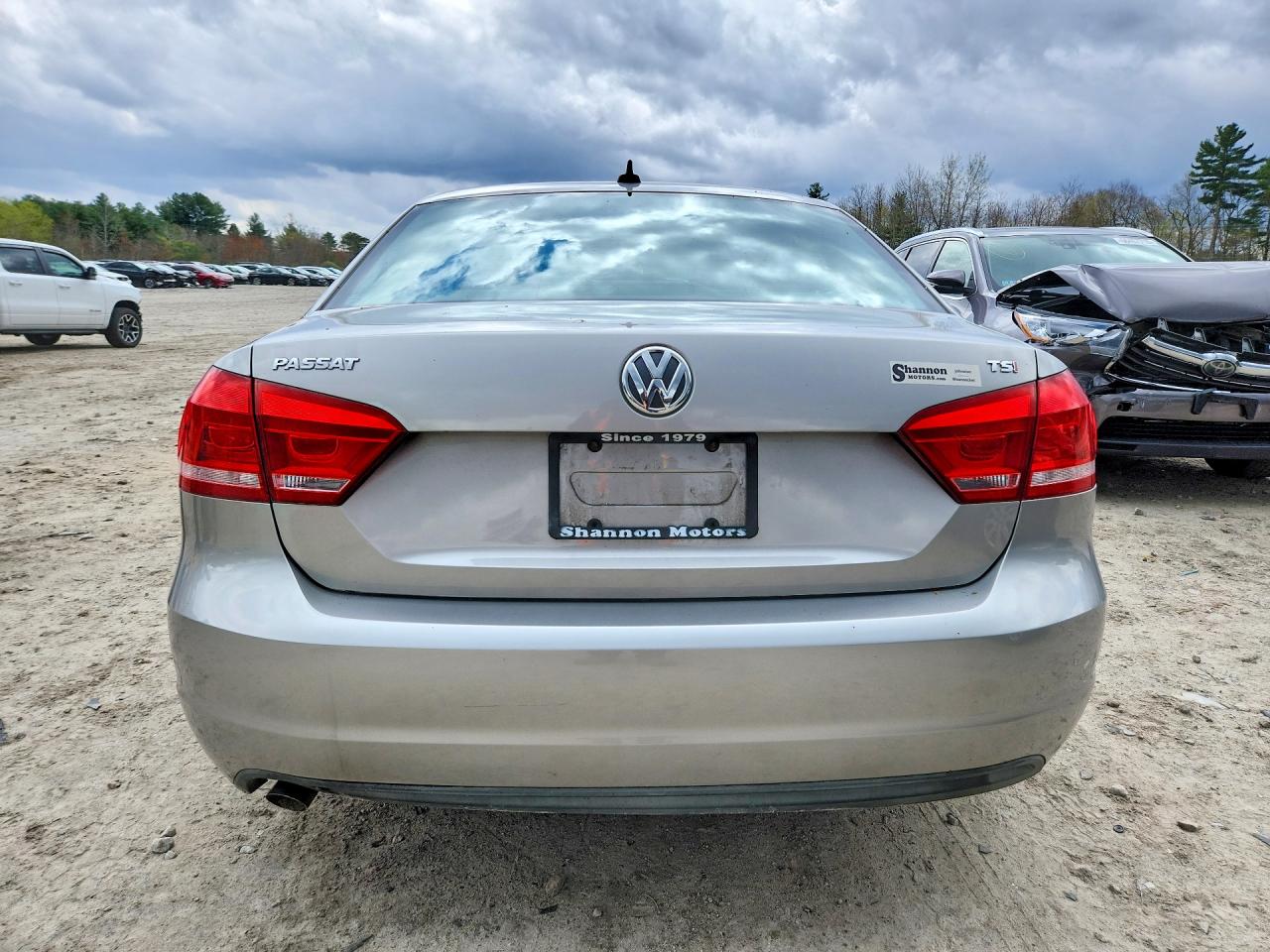 2014 Volkswagen Passat S Silver vin: 1VWAT7A30EC068881