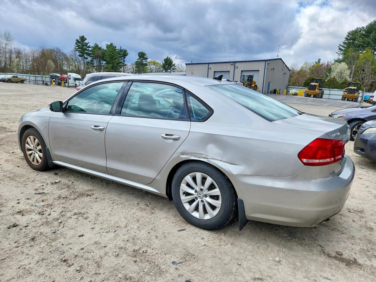2014 Volkswagen Passat S Silver vin: 1VWAT7A30EC068881