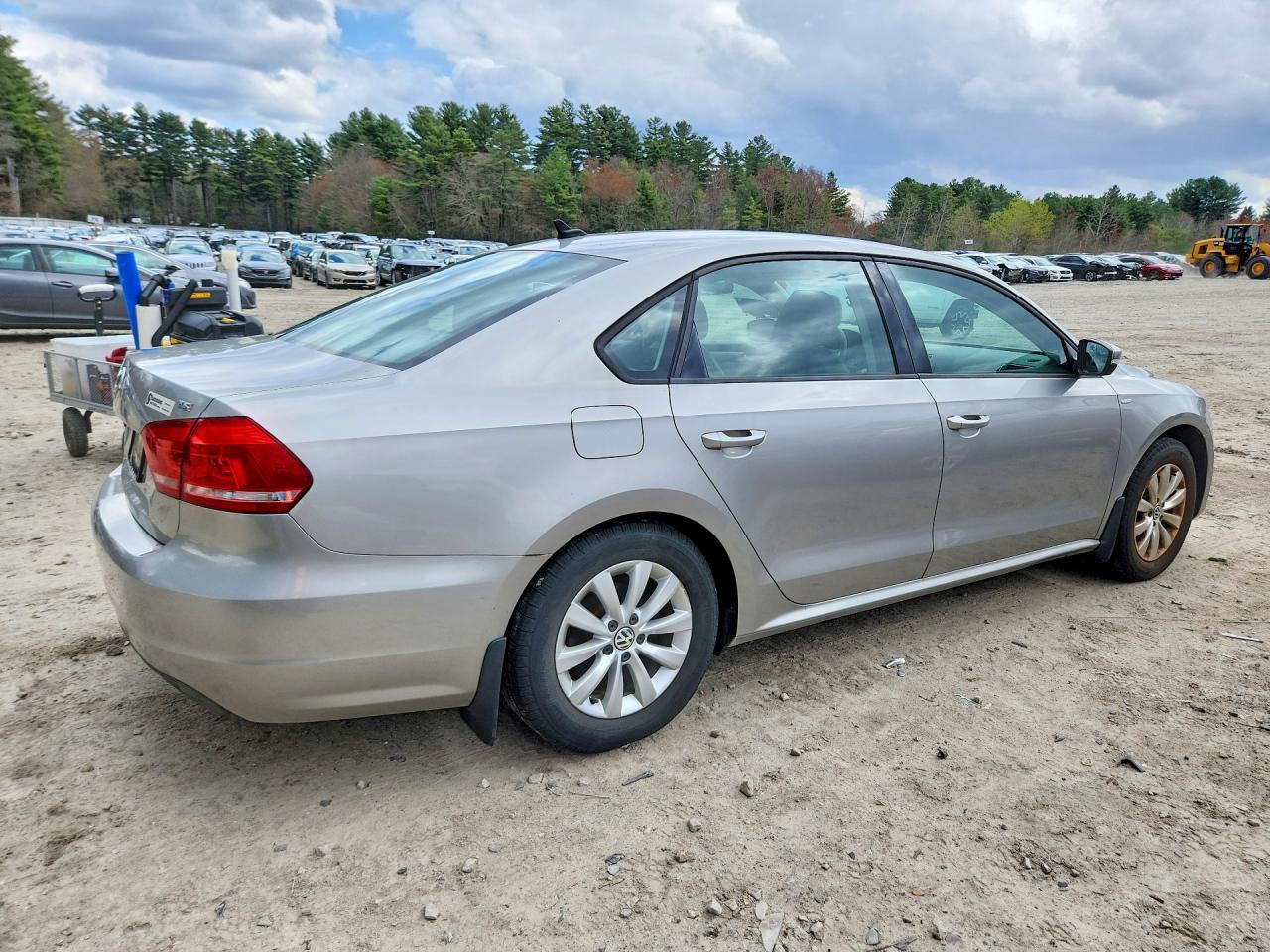 2014 Volkswagen Passat S Silver vin: 1VWAT7A30EC068881