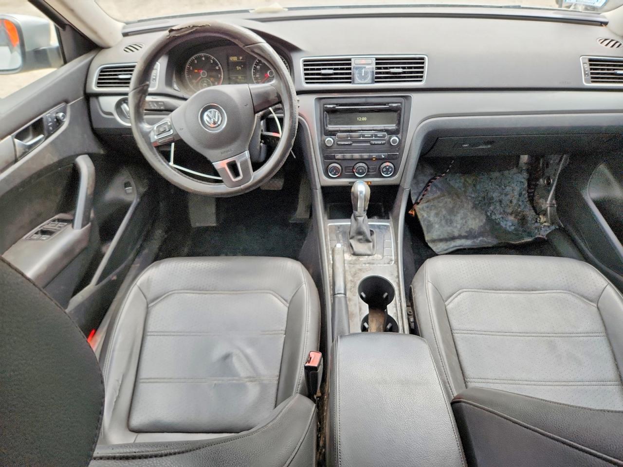 2014 Volkswagen Passat S Silver vin: 1VWAT7A30EC068881